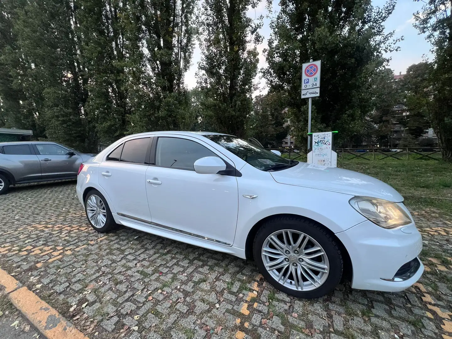 Suzuki Kizashi Kizashi 2.4 Sport 2wd 178cv Weiß - 2