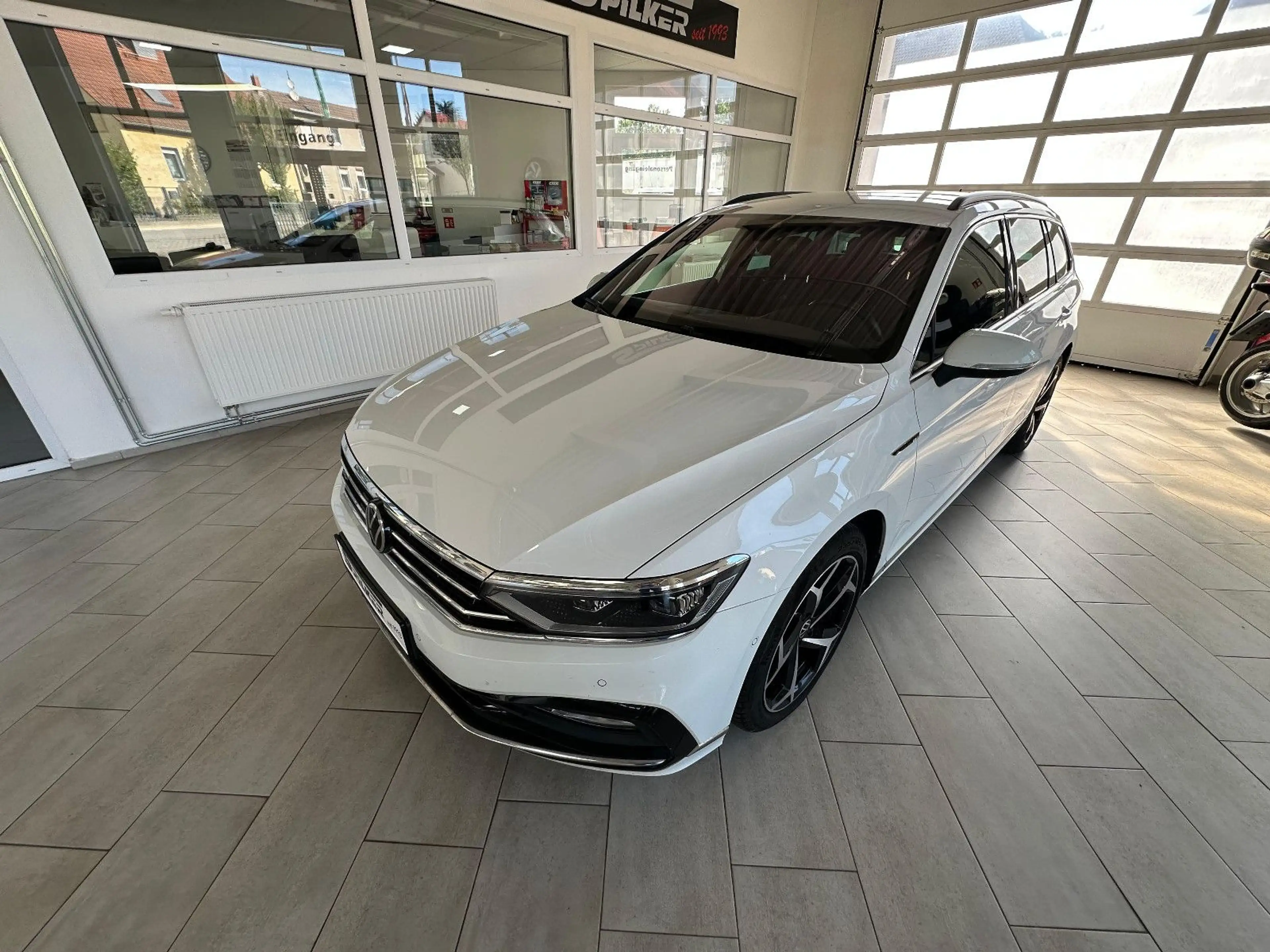 Volkswagen Passat Variant Passat Var. R Line Busin. R ACC/1. Hd./ Checkh. — photo 2