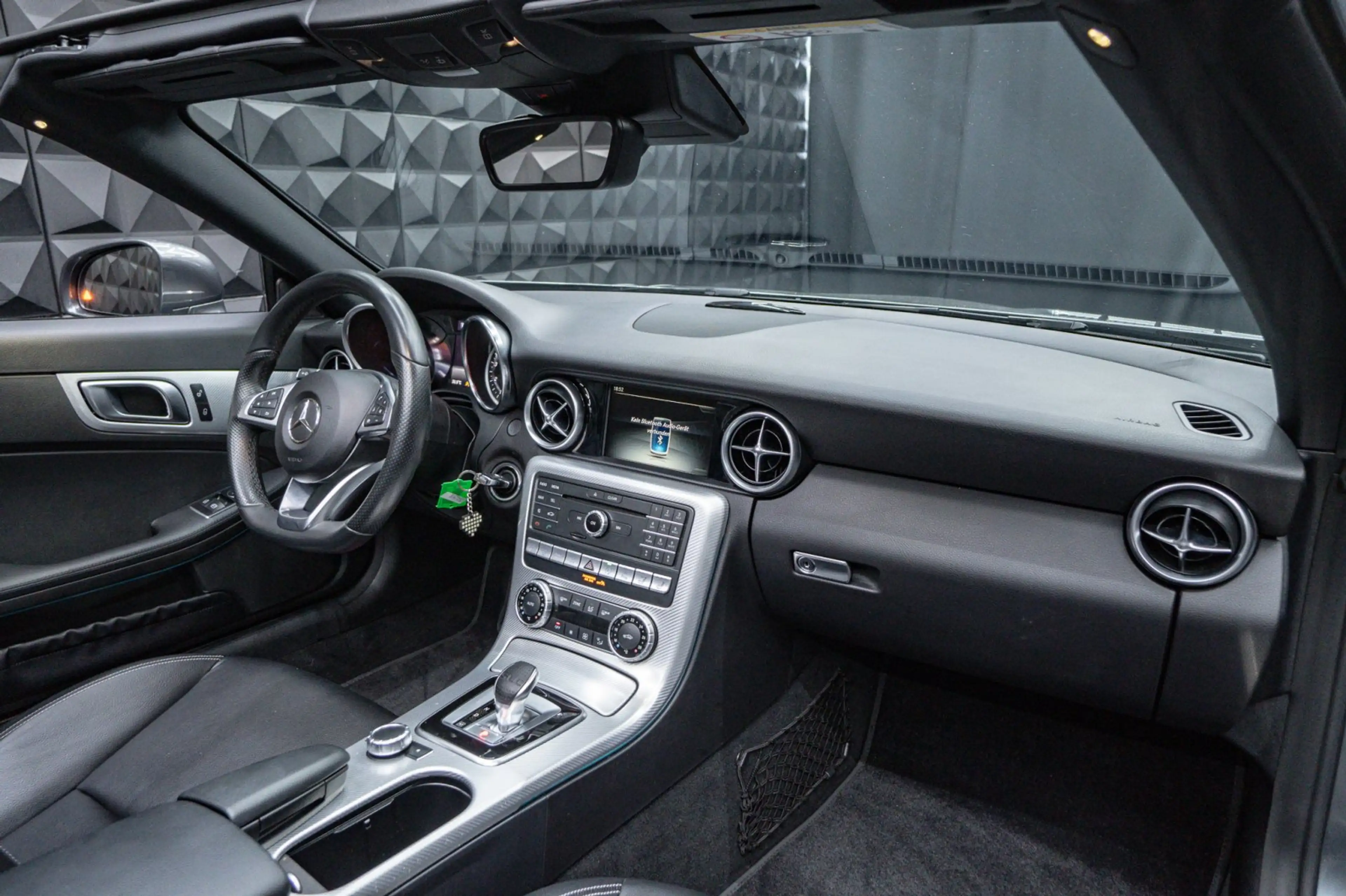 Mercedes-Benz SLC 200 Automatik Pano LED Leder — photo 14