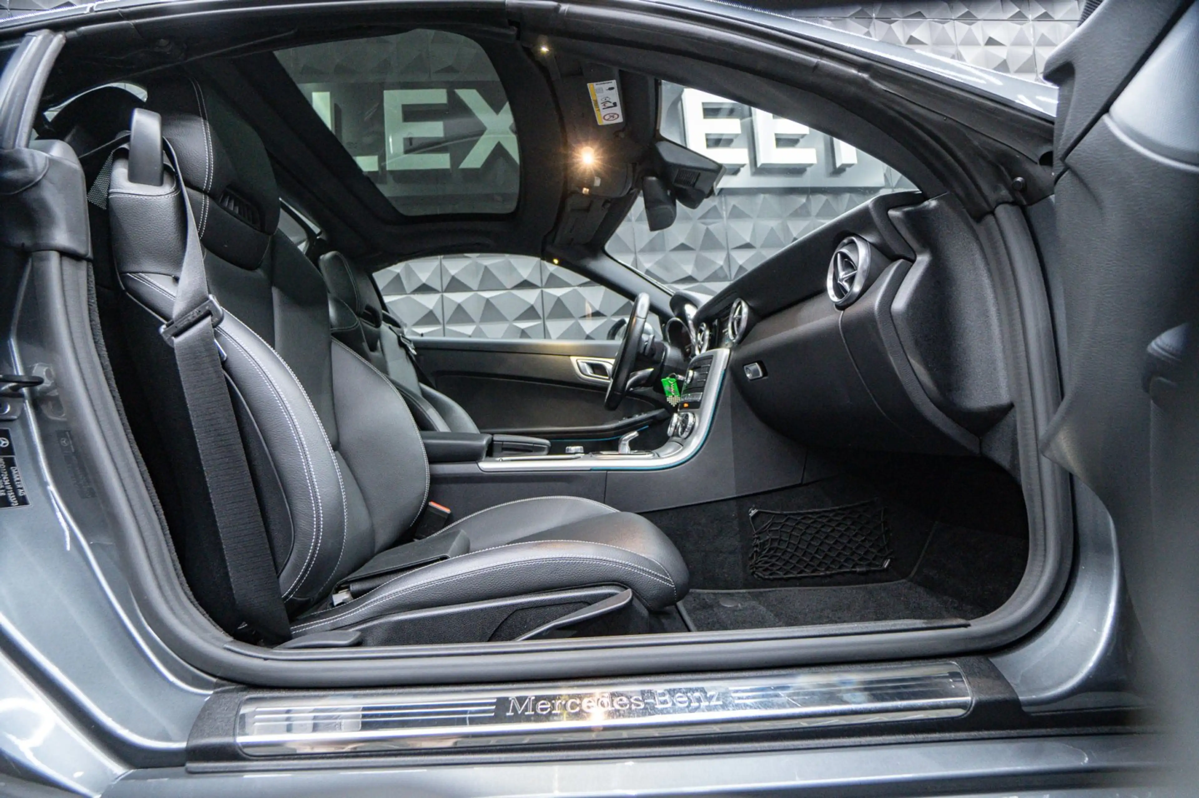 Mercedes-Benz SLC 200 Automatik Pano LED Leder — photo 9