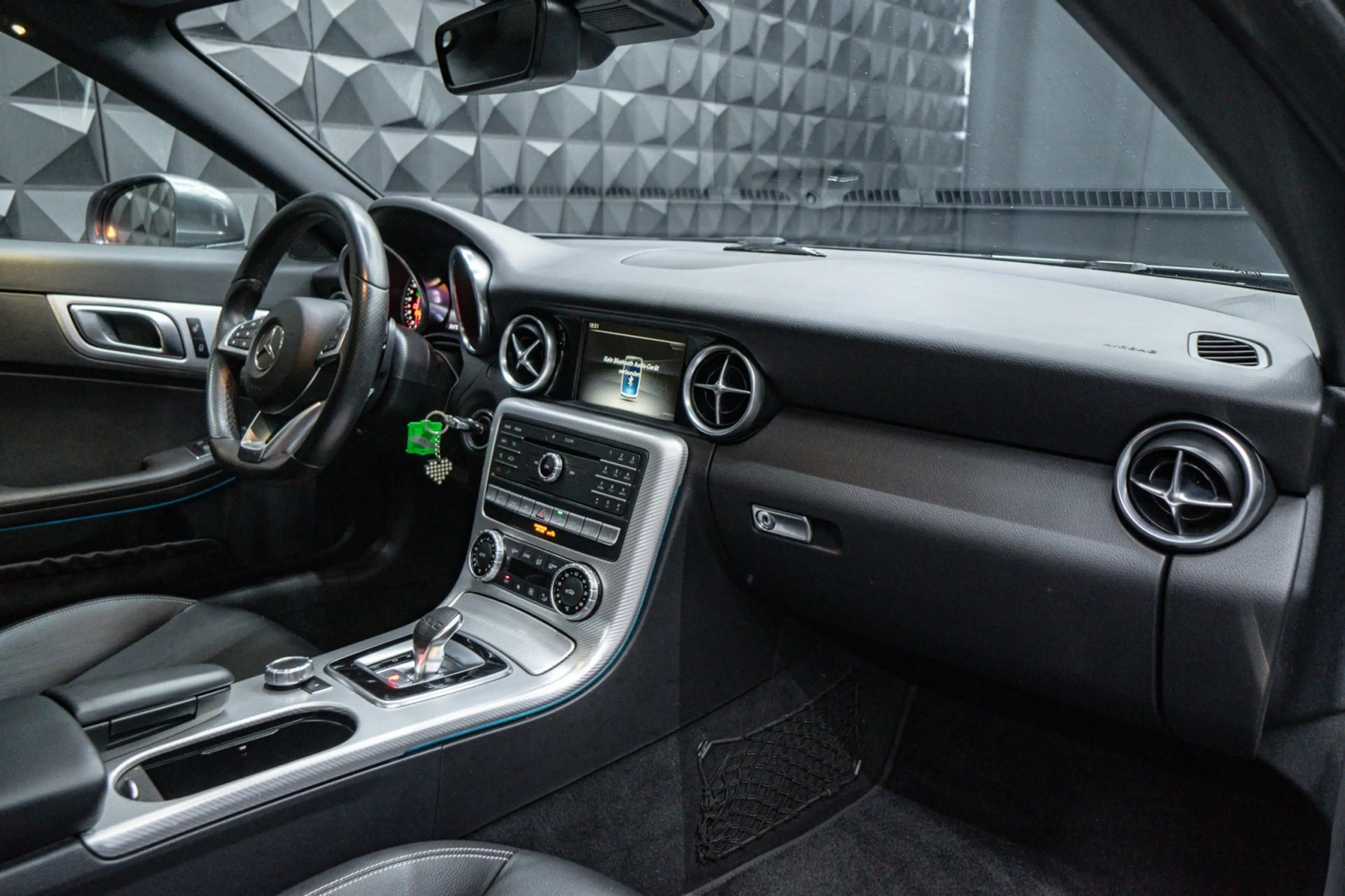 Mercedes-Benz SLC 200 Automatik Pano LED Leder — photo 11