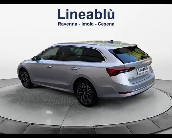 Skoda Octavia view 3
