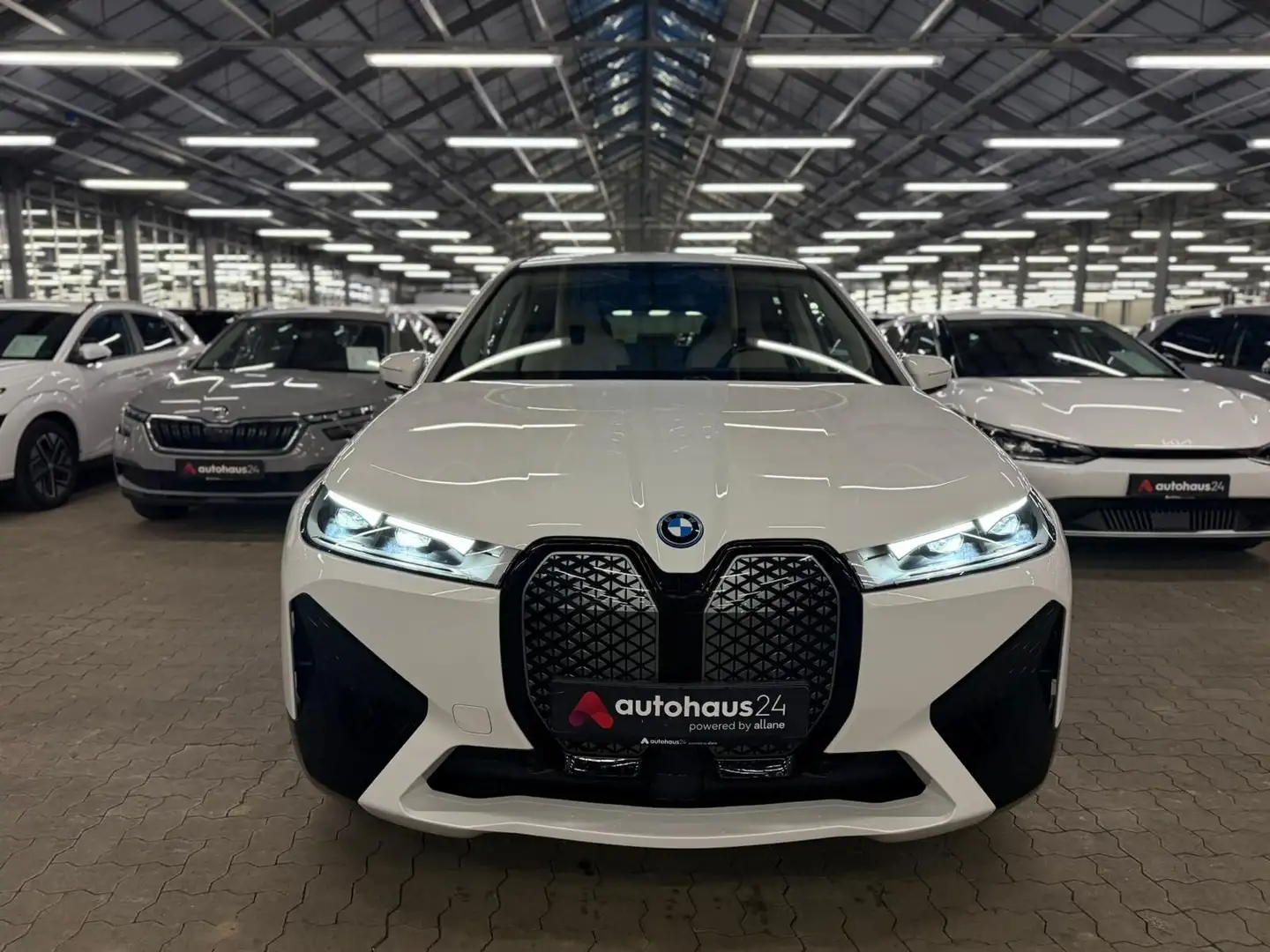 BMW iX xDrive40 76,6 kWh|AHK|Leder|Sitzhzg Weiß - 2