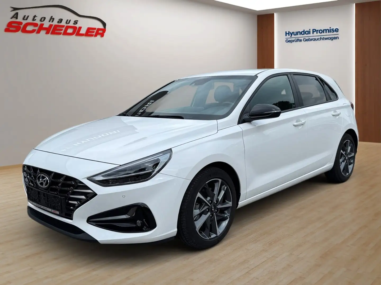 Hyundai i30 Connect & Go 120PS KLIMA + LED + NAVI Weiß - 1