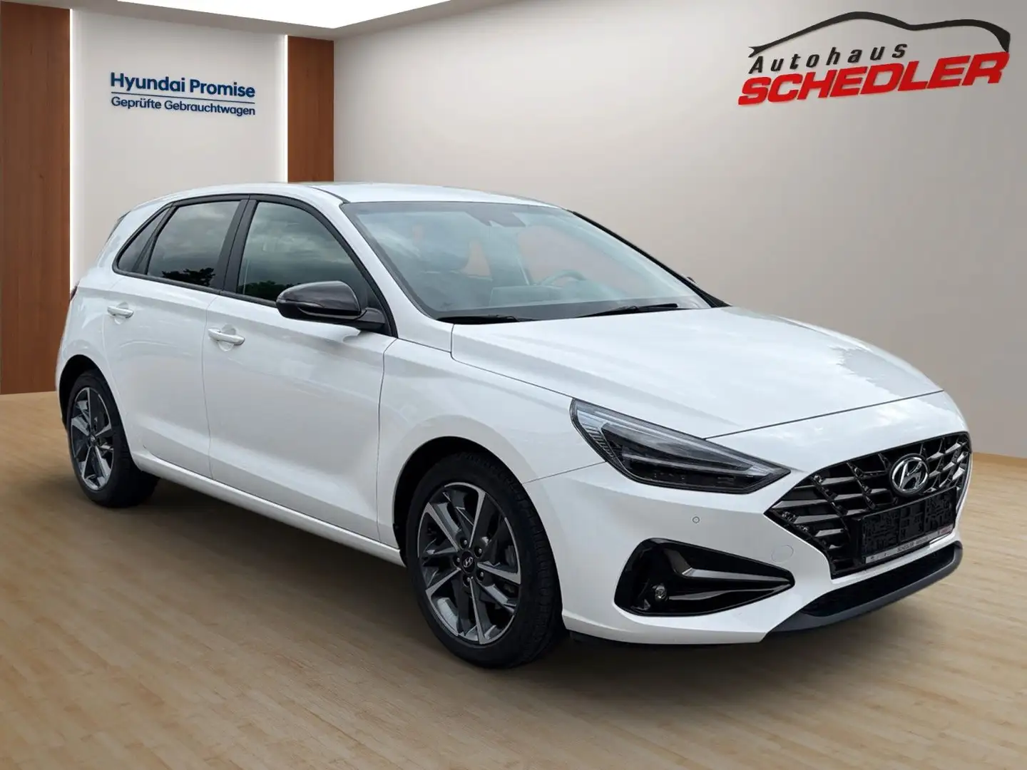 Hyundai i30 Connect & Go 120PS KLIMA + LED + NAVI Weiß - 2
