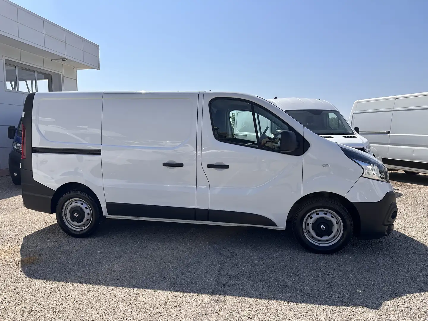 Renault Trafic RENAULT TRAFIC FURGONE L1 H1 T27 1.6 DCI 120CV ICE Blanc - 2