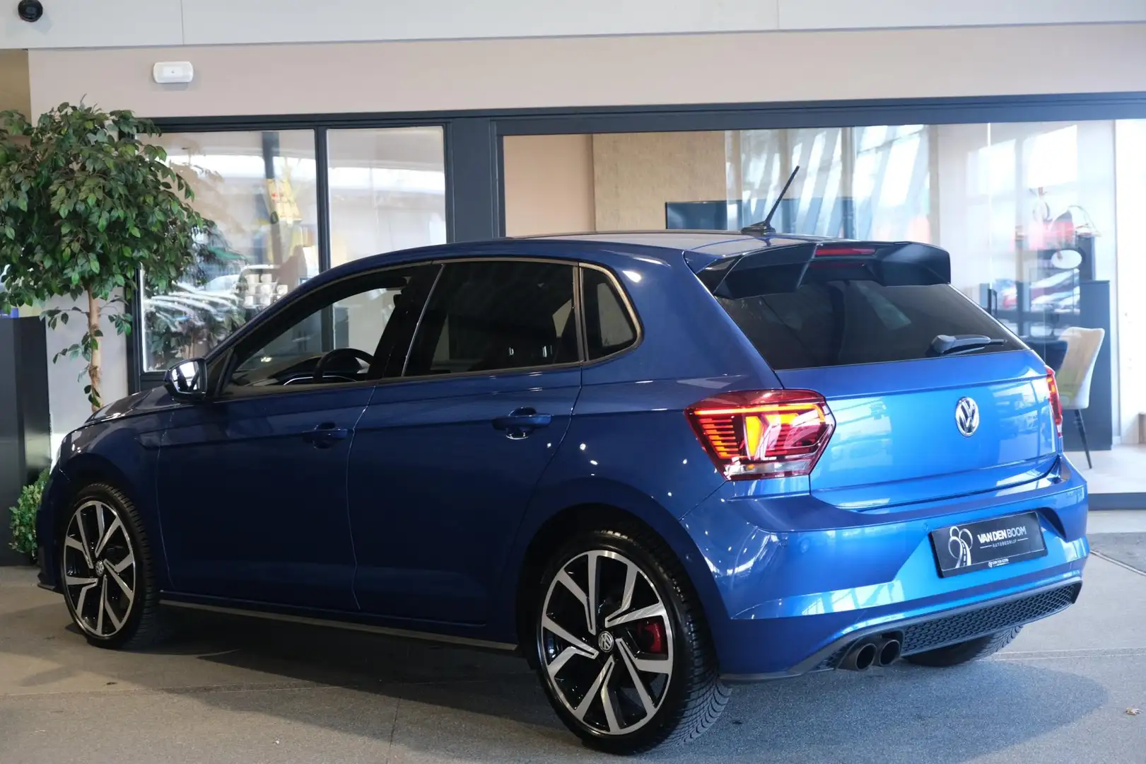Volkswagen Polo GTI 2.0 TSI DSG Virtual Led Navi Dab Beats Cam Full Modrá - 2