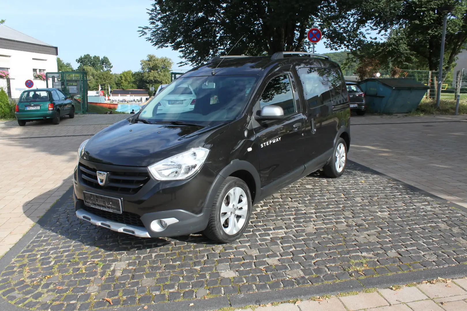 Dacia Dokker Stepway Celebration/1-Hand/Klima/Navi/150Tkm. Schwarz - 2