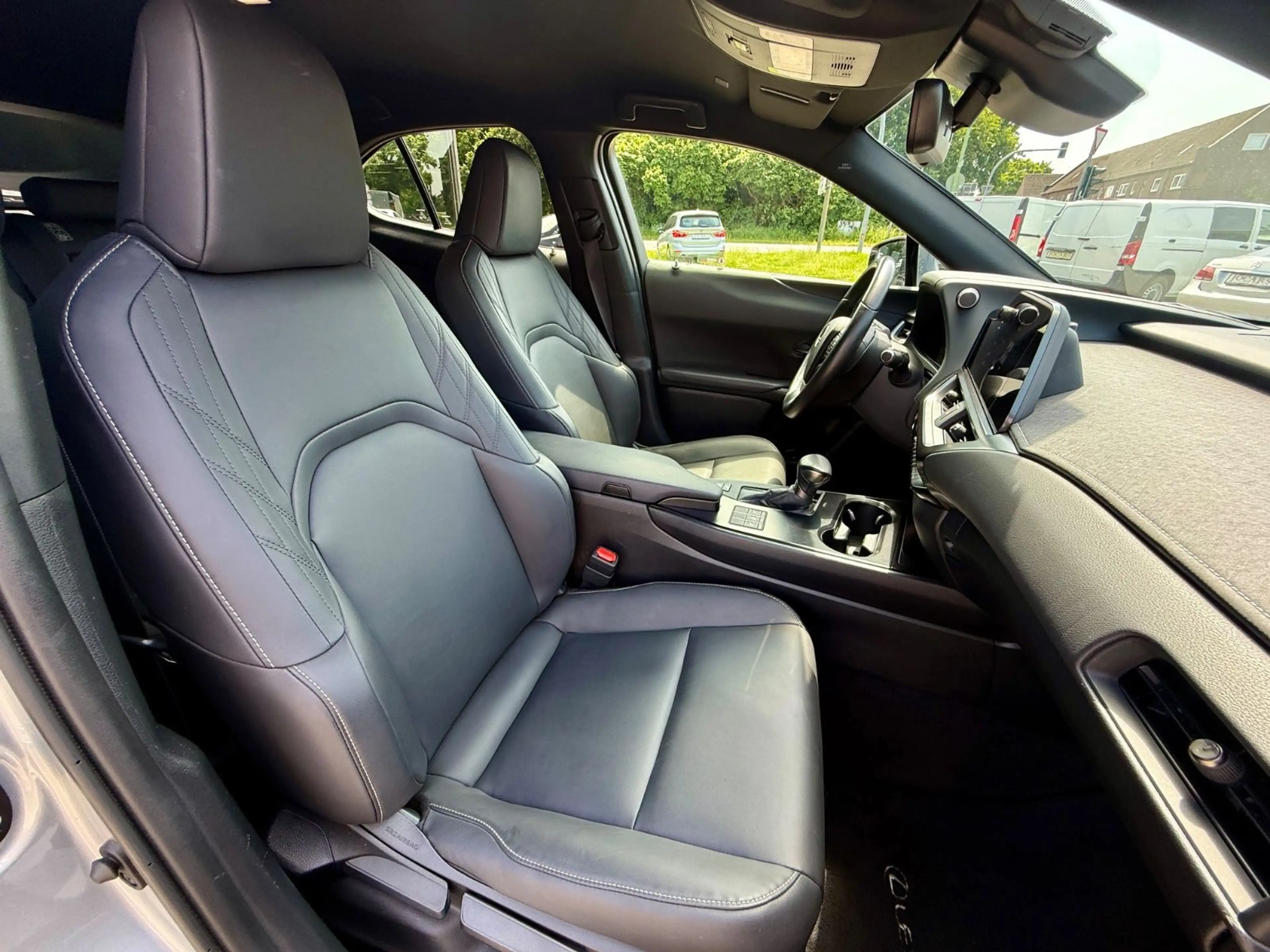 Lexus UX 250h F-SPORT*ACC*RFK*Car-Play*LED*1-HAND — photo 13