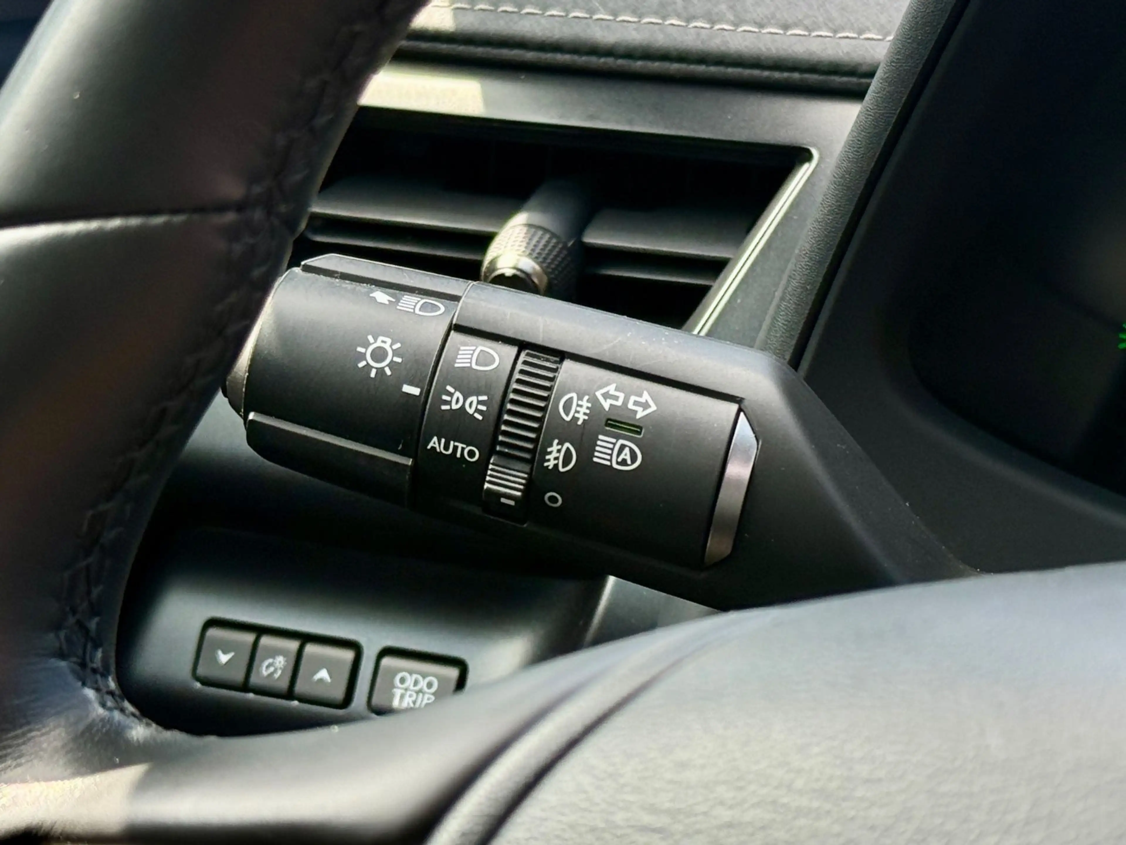Lexus UX 250h F-SPORT*ACC*RFK*Car-Play*LED*1-HAND — photo 18