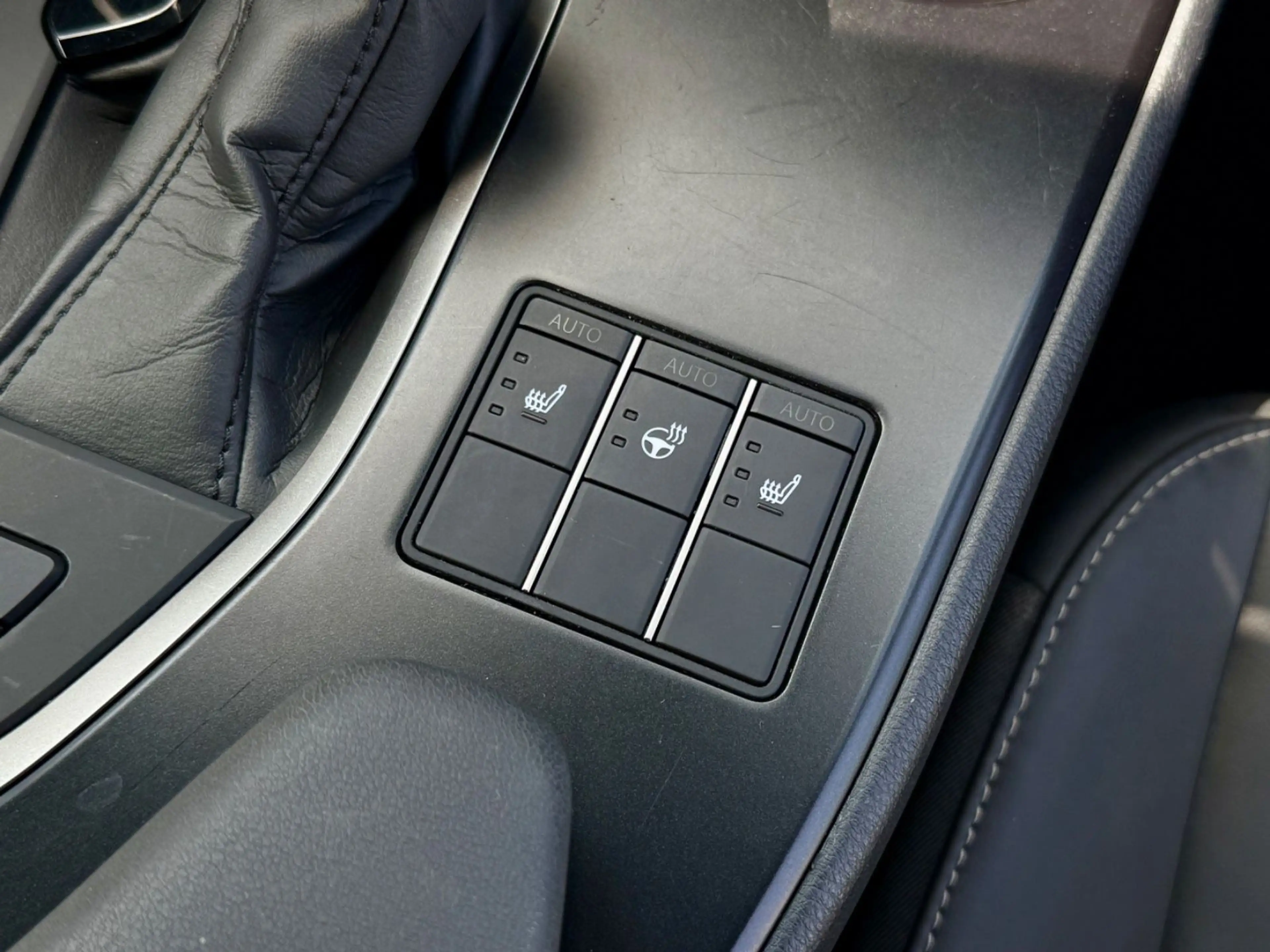 Lexus UX 250h F-SPORT*ACC*RFK*Car-Play*LED*1-HAND — photo 23