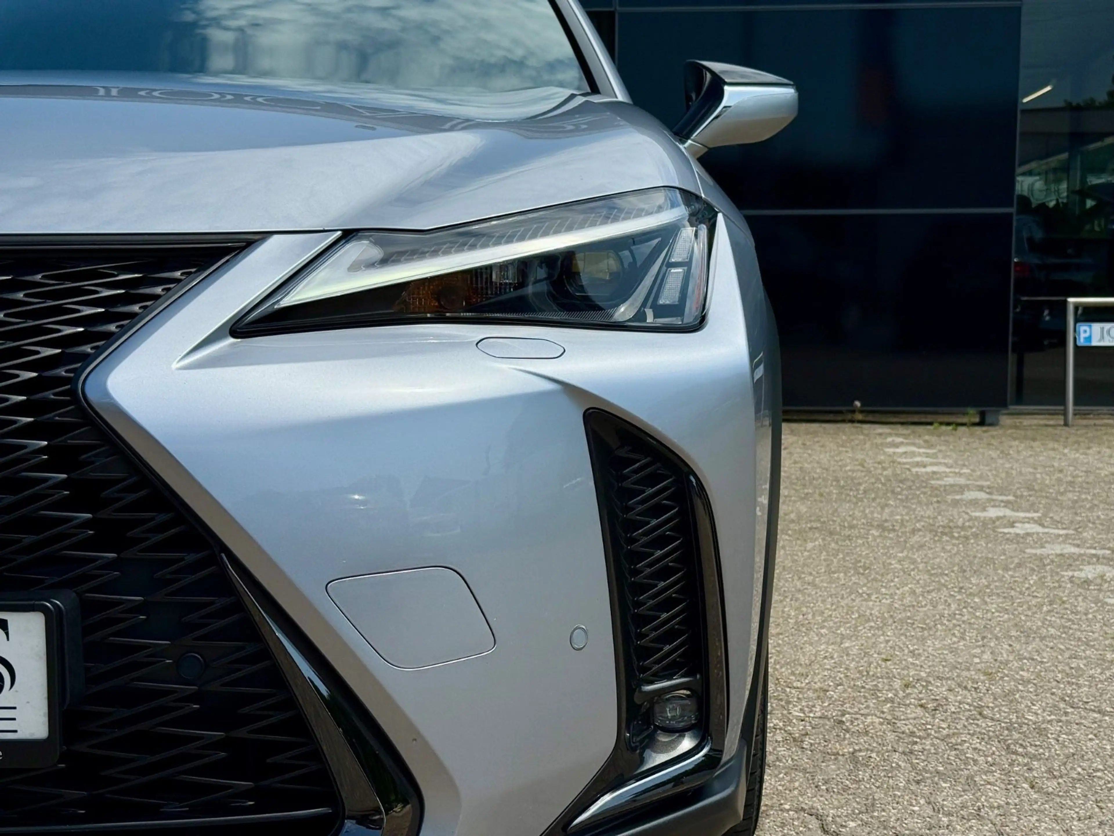 Lexus UX 250h F-SPORT*ACC*RFK*Car-Play*LED*1-HAND — photo 3