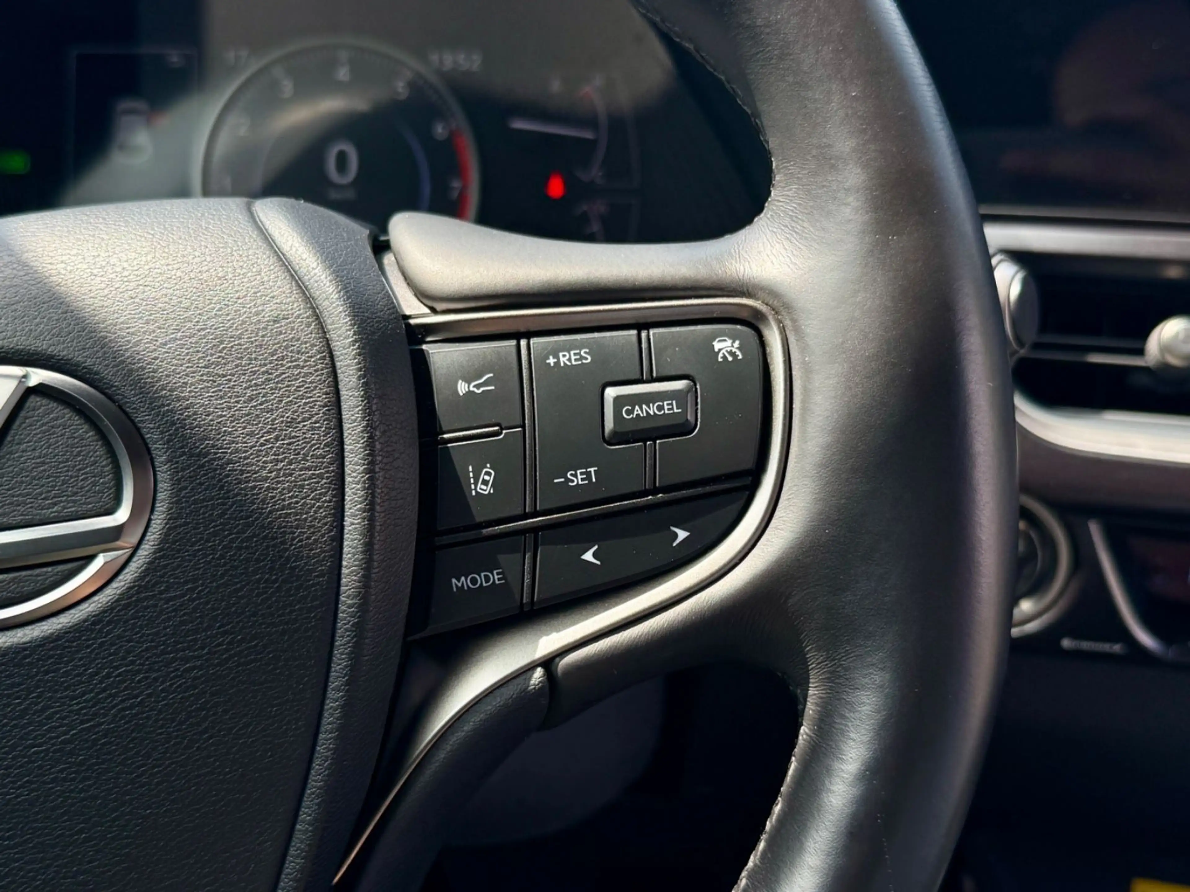 Lexus UX 250h F-SPORT*ACC*RFK*Car-Play*LED*1-HAND — photo 17
