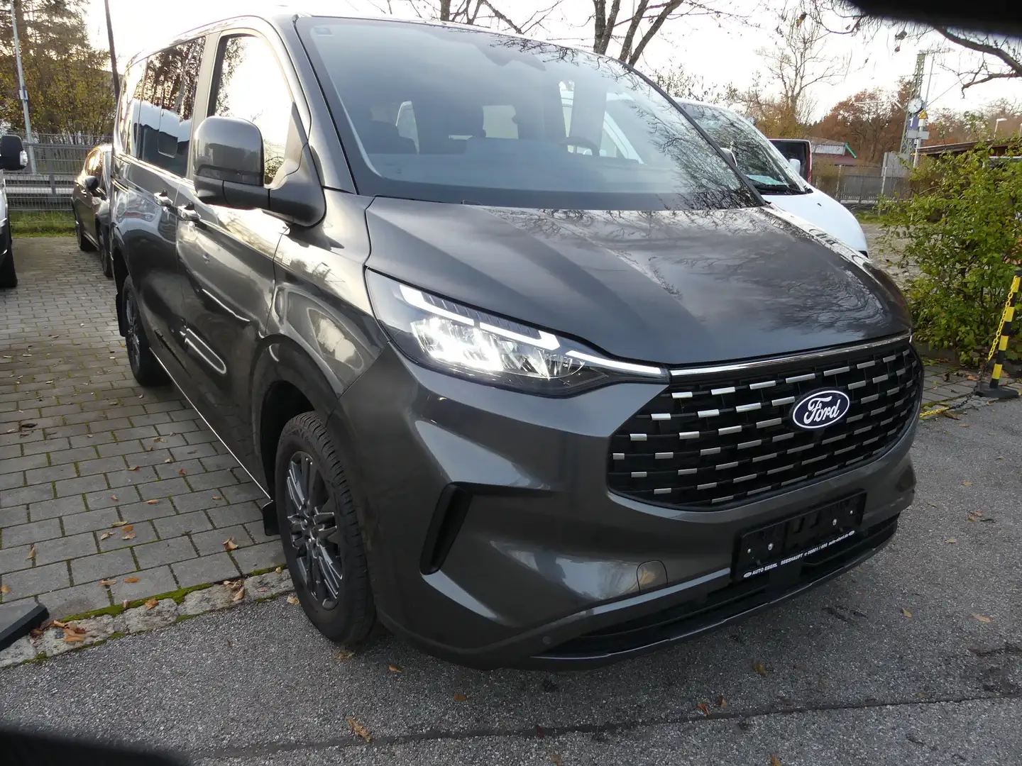 Ford Tourneo Custom 320 L1 Tourneo Titanium AWD -Kundenauftrag- Gris - 2
