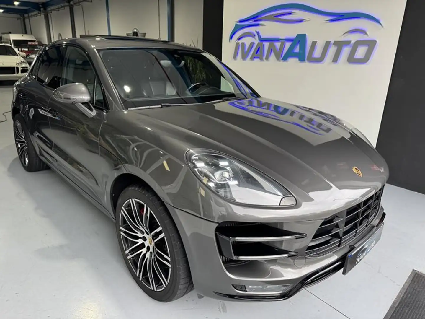 Porsche Macan Turbo Performance Package Aut. Grigio - 1