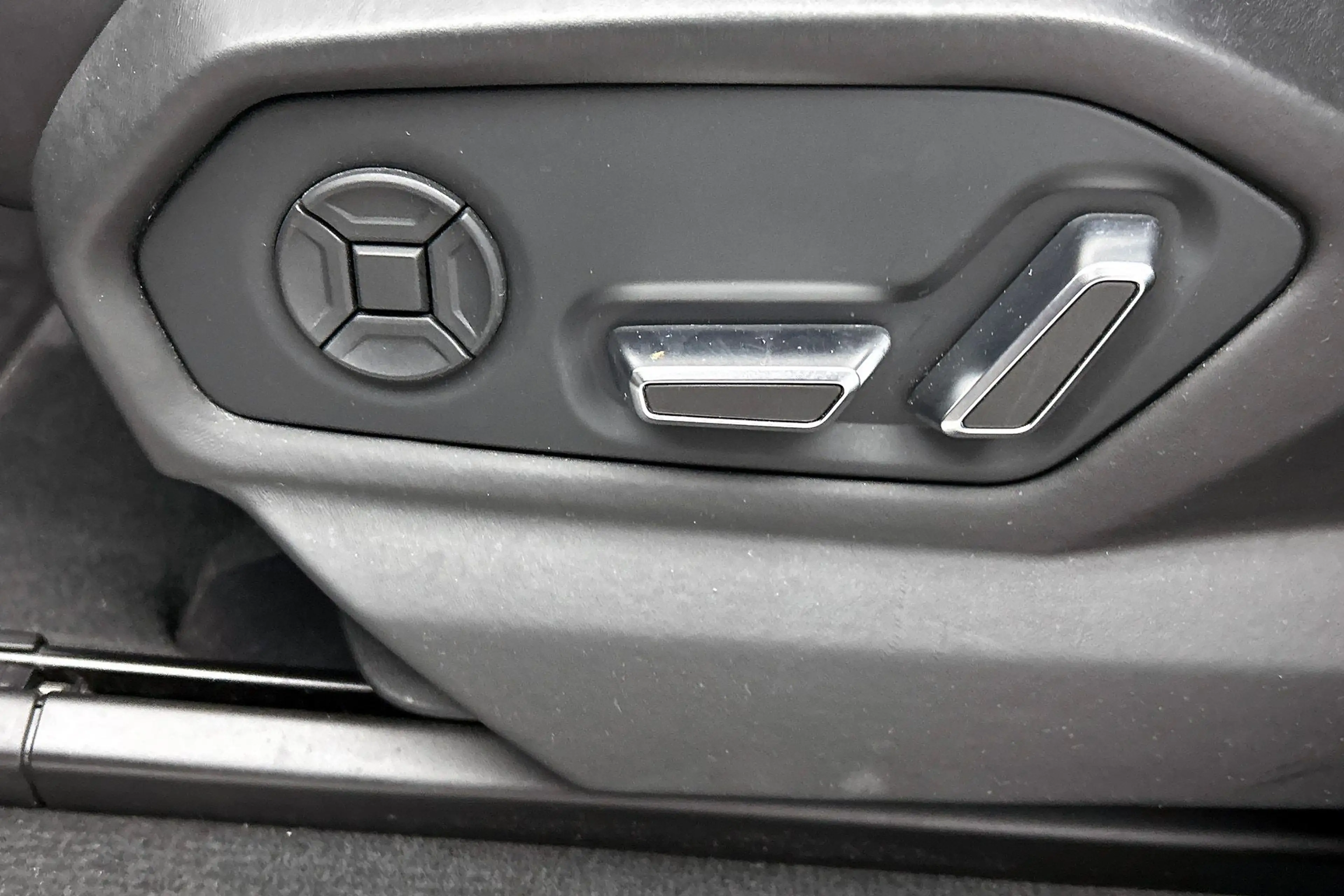Lamborghini Urus 4.0 V8 Paarse Wrap, Entertainment rear, B&O — photo 30