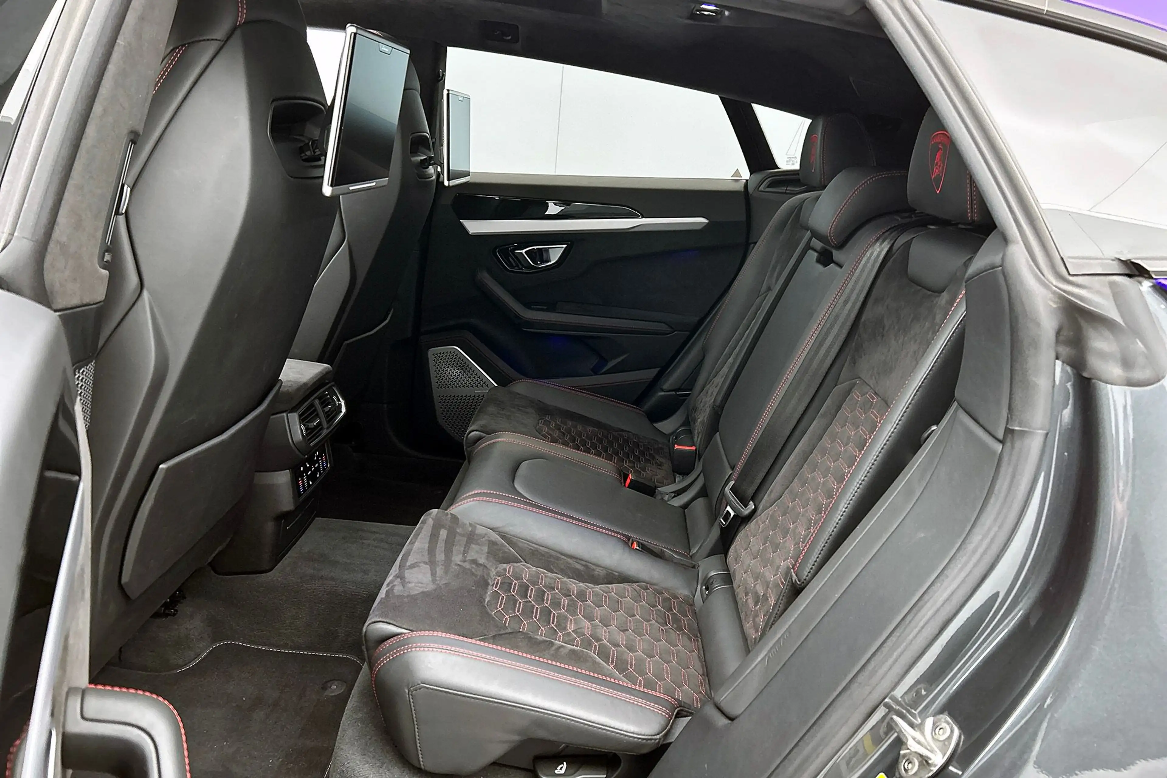 Lamborghini Urus 4.0 V8 Paarse Wrap, Entertainment rear, B&O — photo 34