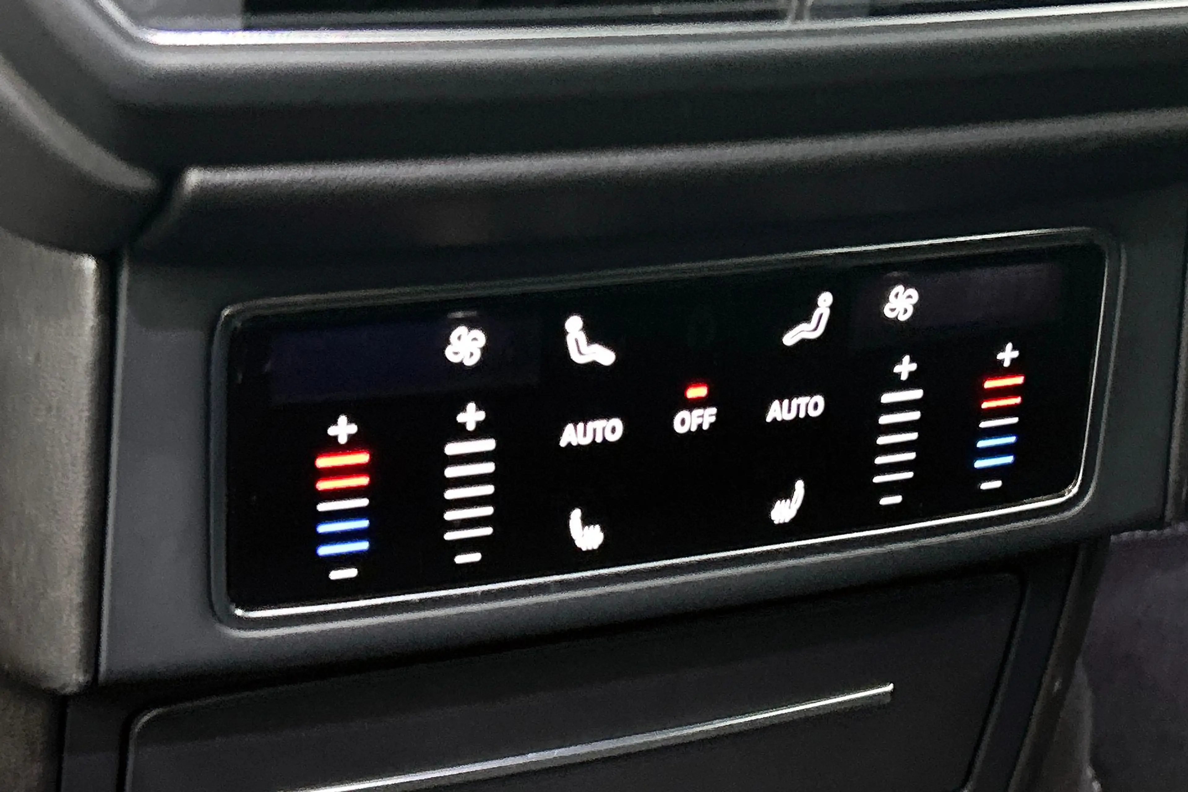 Lamborghini Urus 4.0 V8 Paarse Wrap, Entertainment rear, B&O — photo 18