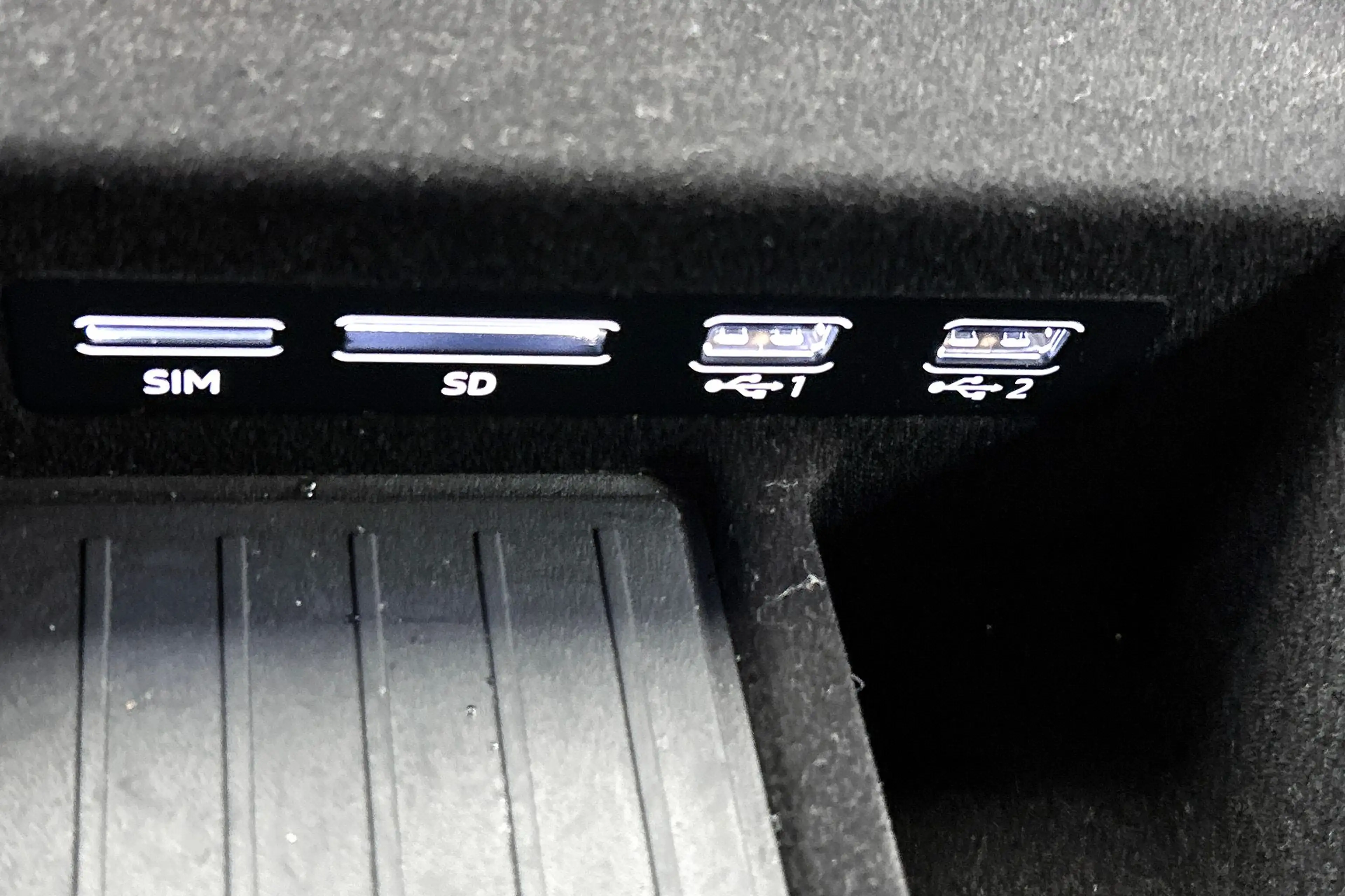 Lamborghini Urus 4.0 V8 Paarse Wrap, Entertainment rear, B&O — photo 48