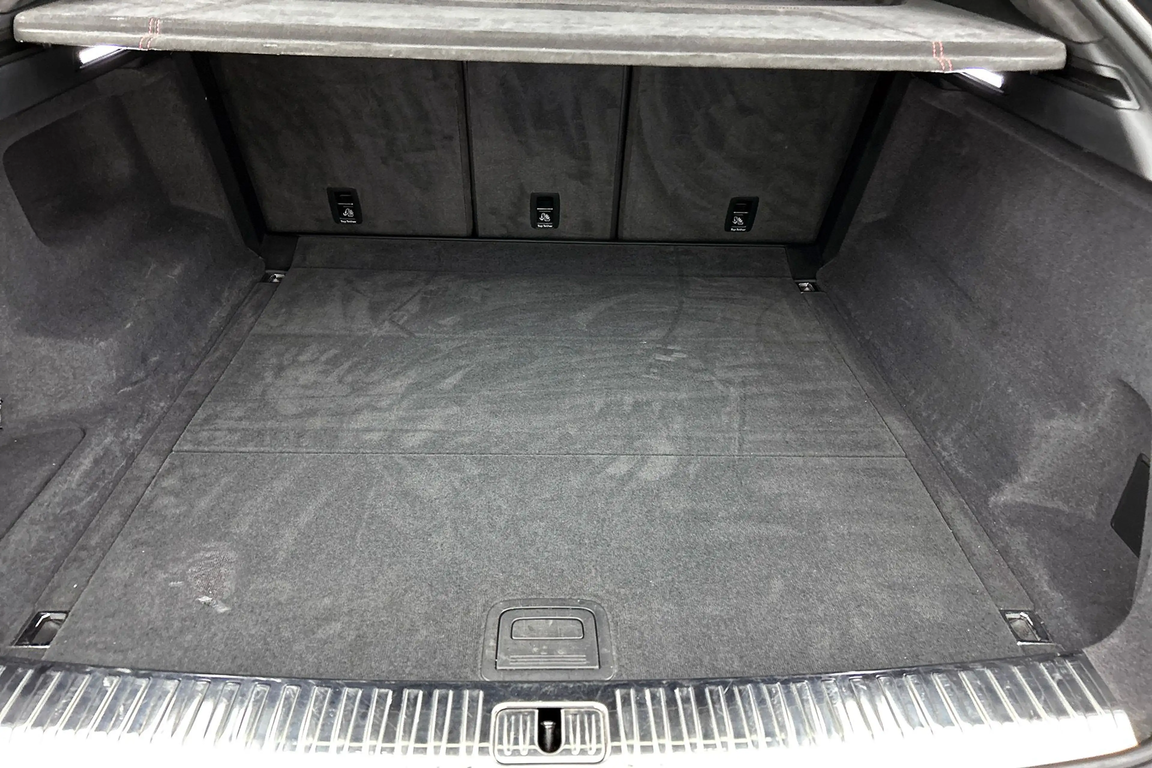 Lamborghini Urus 4.0 V8 Paarse Wrap, Entertainment rear, B&O — photo 37
