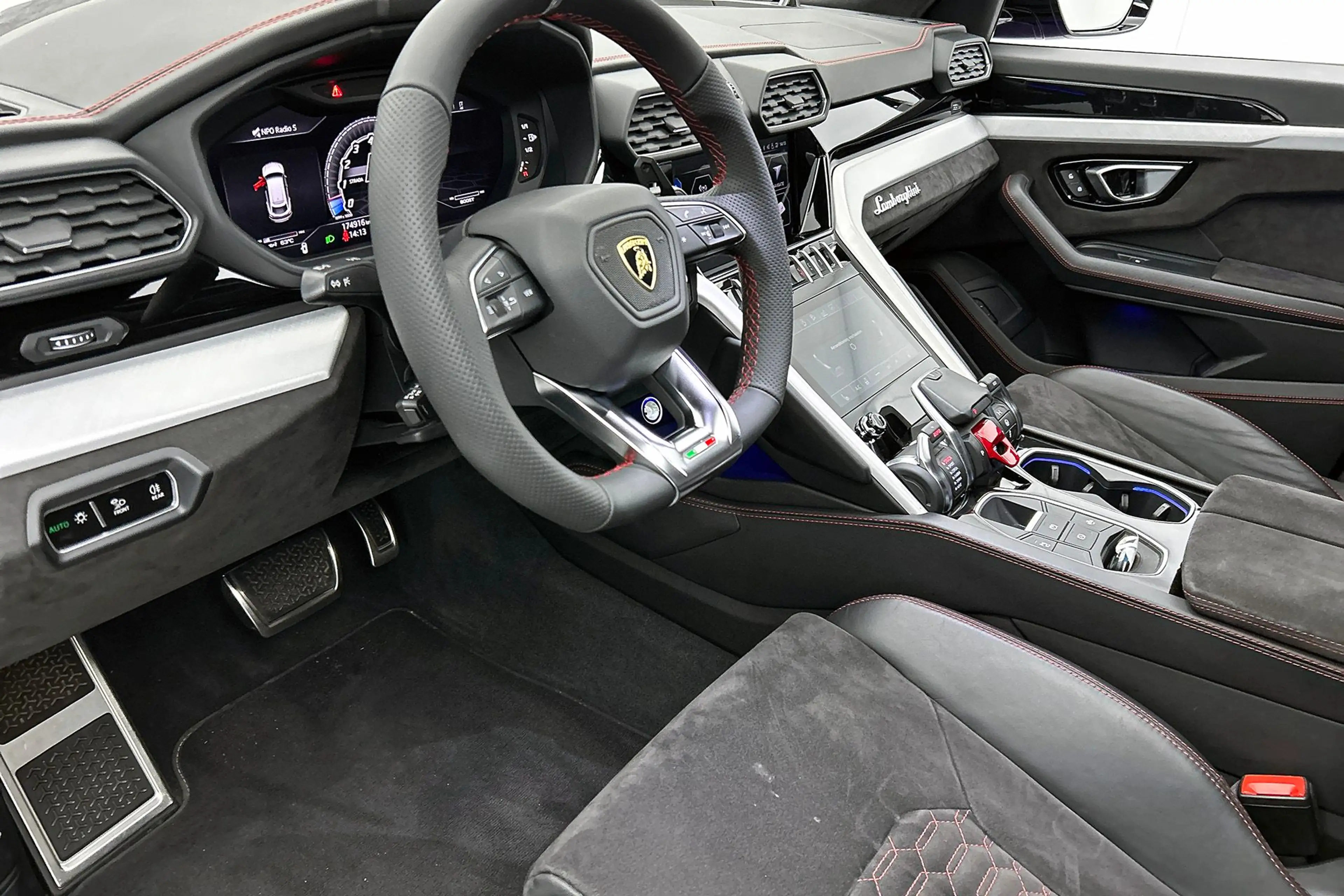 Lamborghini Urus 4.0 V8 Paarse Wrap, Entertainment rear, B&O — photo 2