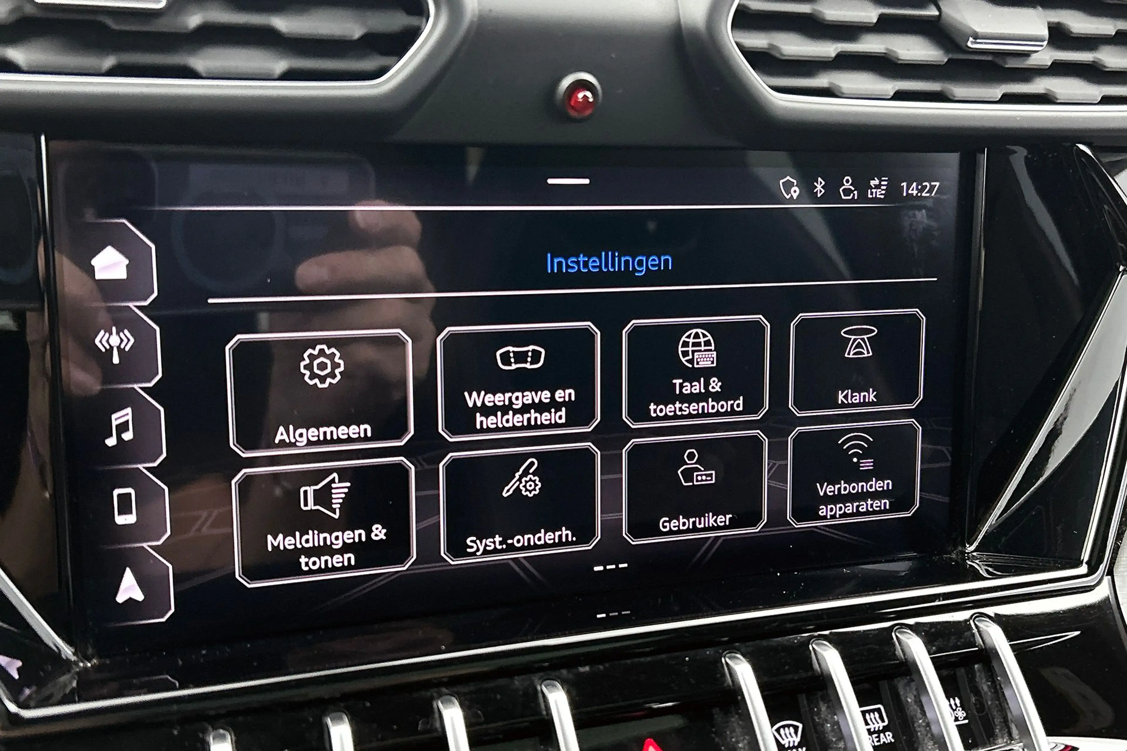 Lamborghini Urus 4.0 V8 Paarse Wrap, Entertainment rear, B&O — photo 16