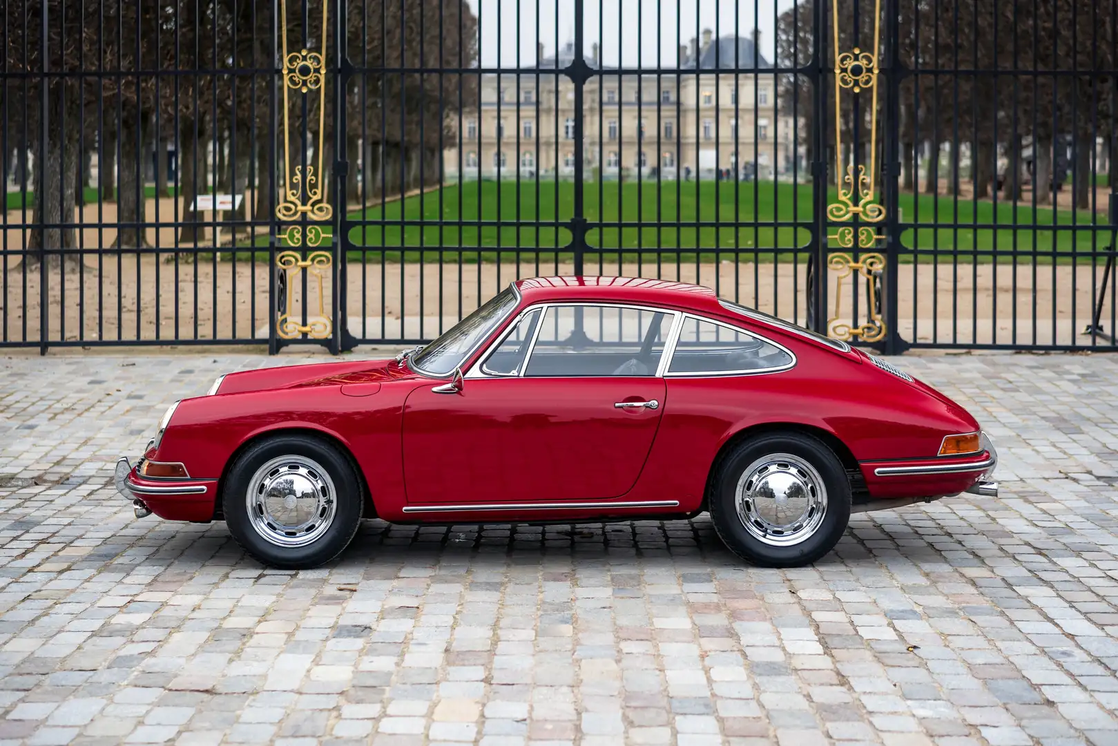 Porsche 911 2.0 1964 - the 136th ever produced, fully restored Rouge - 2