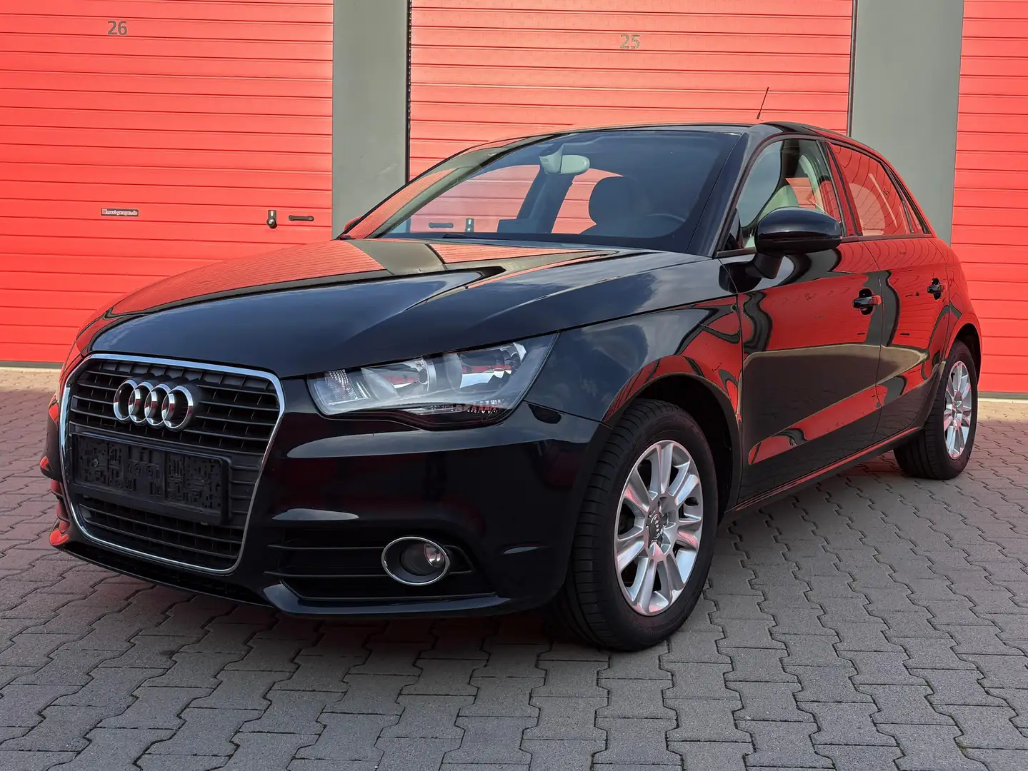 Audi A1 1.4 TFSI Attraction Sportback sehr gepflegt Schwarz - 2