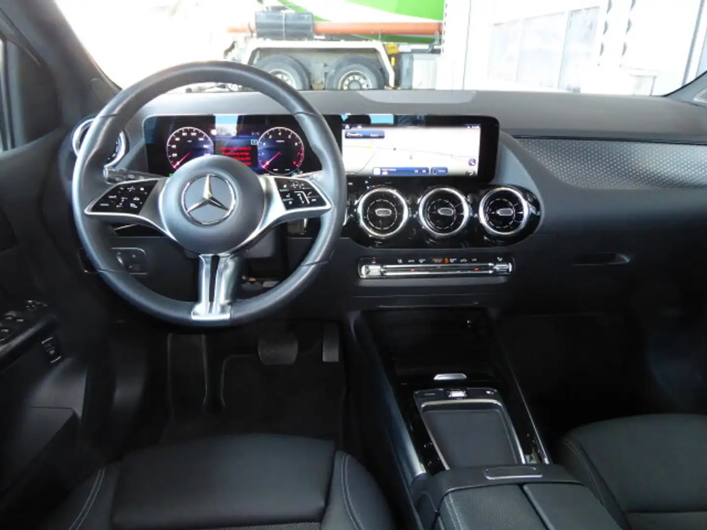 Mercedes-Benz B 200 B 200 Progressive AHK Pano LED Kamera eHeckkl. Silber - 2