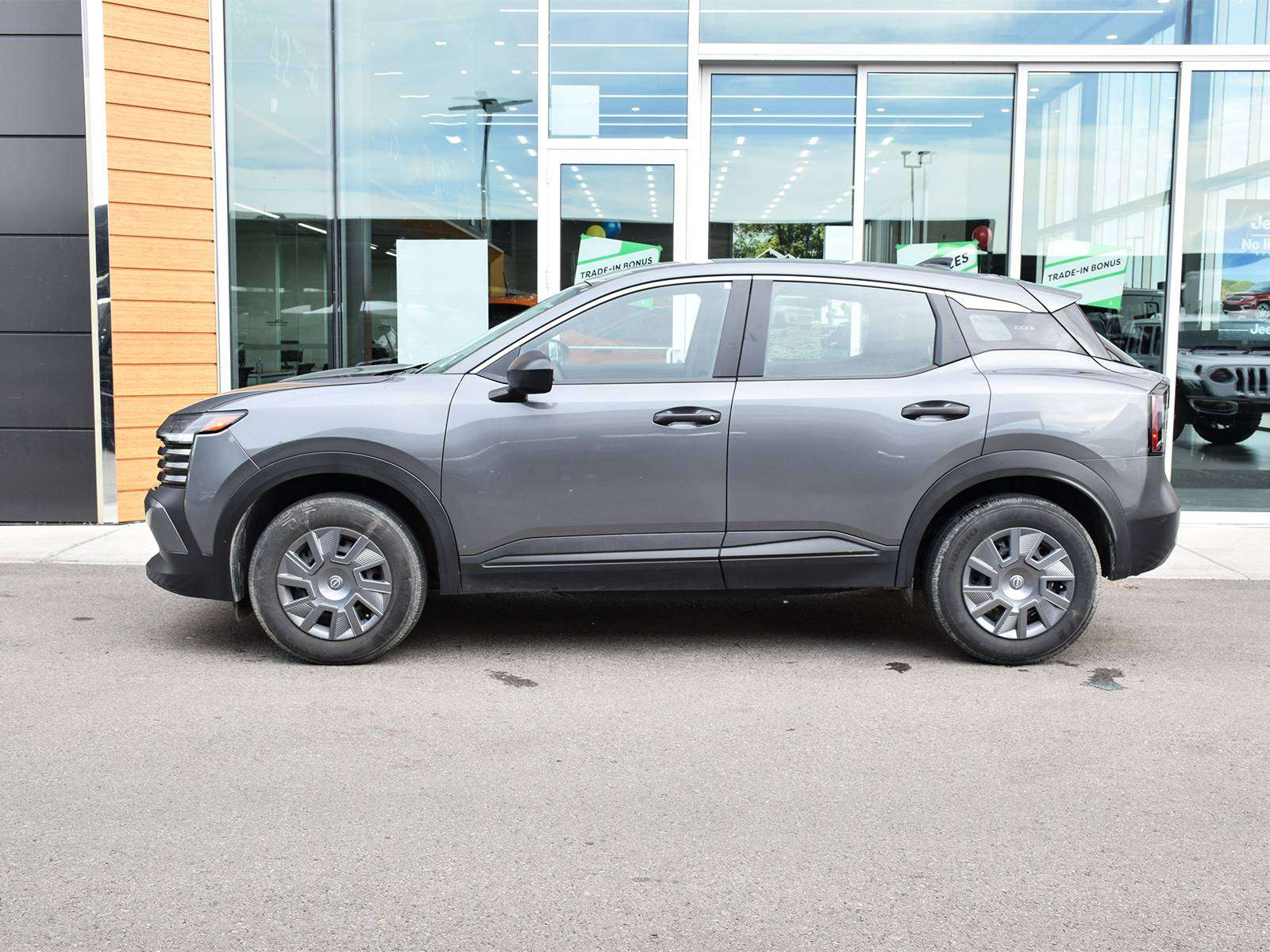2026 Nissan Kicks S | Low KM | Blind Spot Warning | Wireless CarPlay — снимка 3
