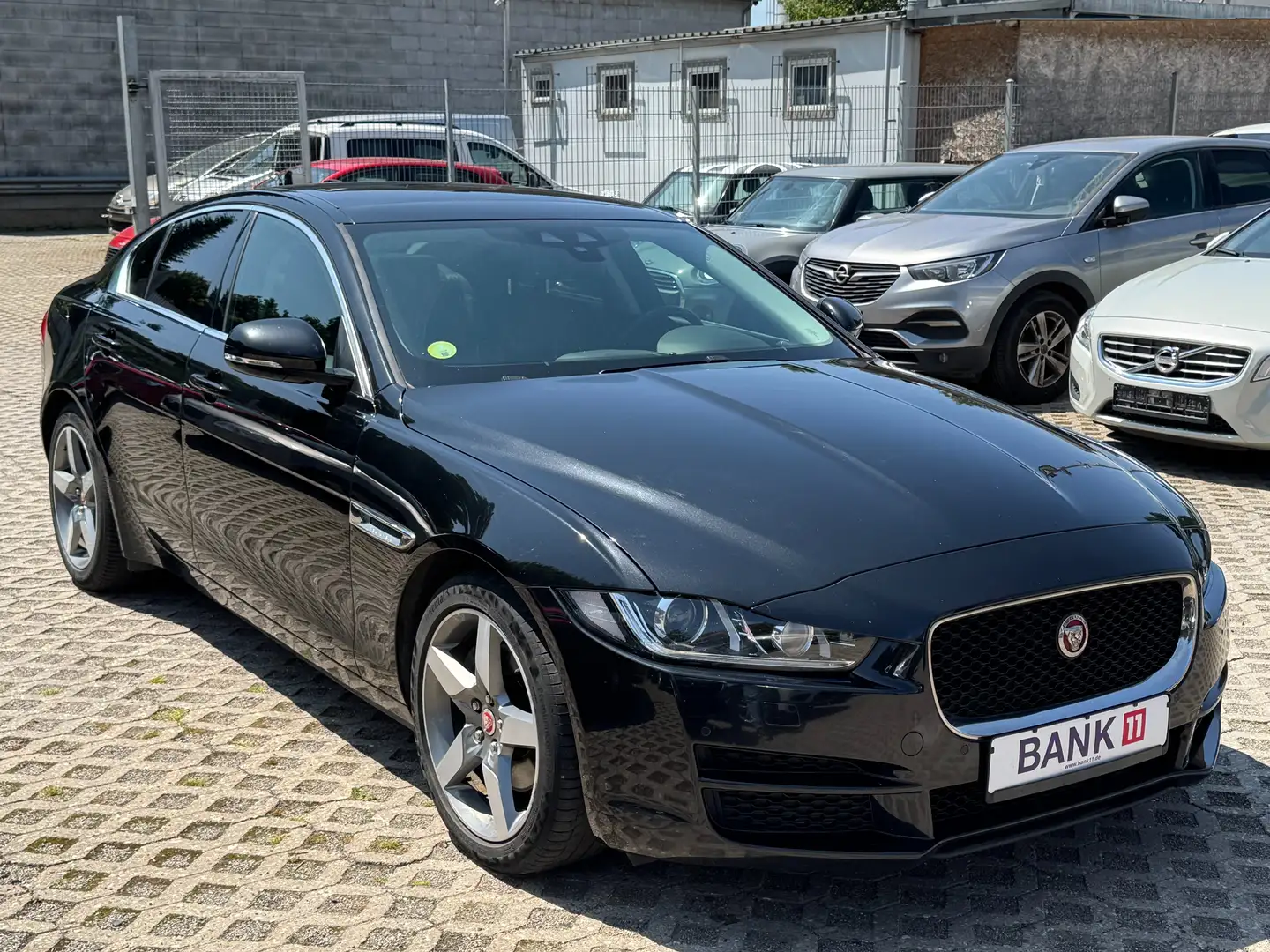 Jaguar XE 2,0,d*Vollleder*Memory*Schiebedach*Sitzheiz.* Schwarz - 1
