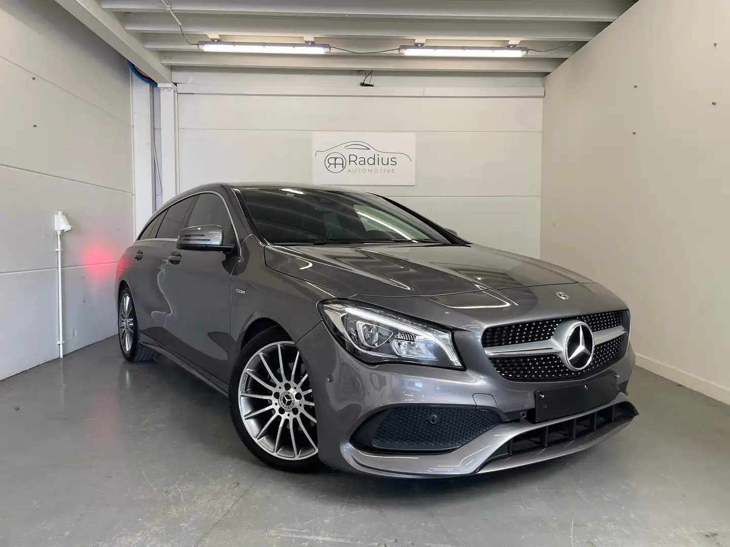 Mercedes-Benz CLA 180 CLA Shooting Brake 180 7G-DCT AMG Line Grijs - 2