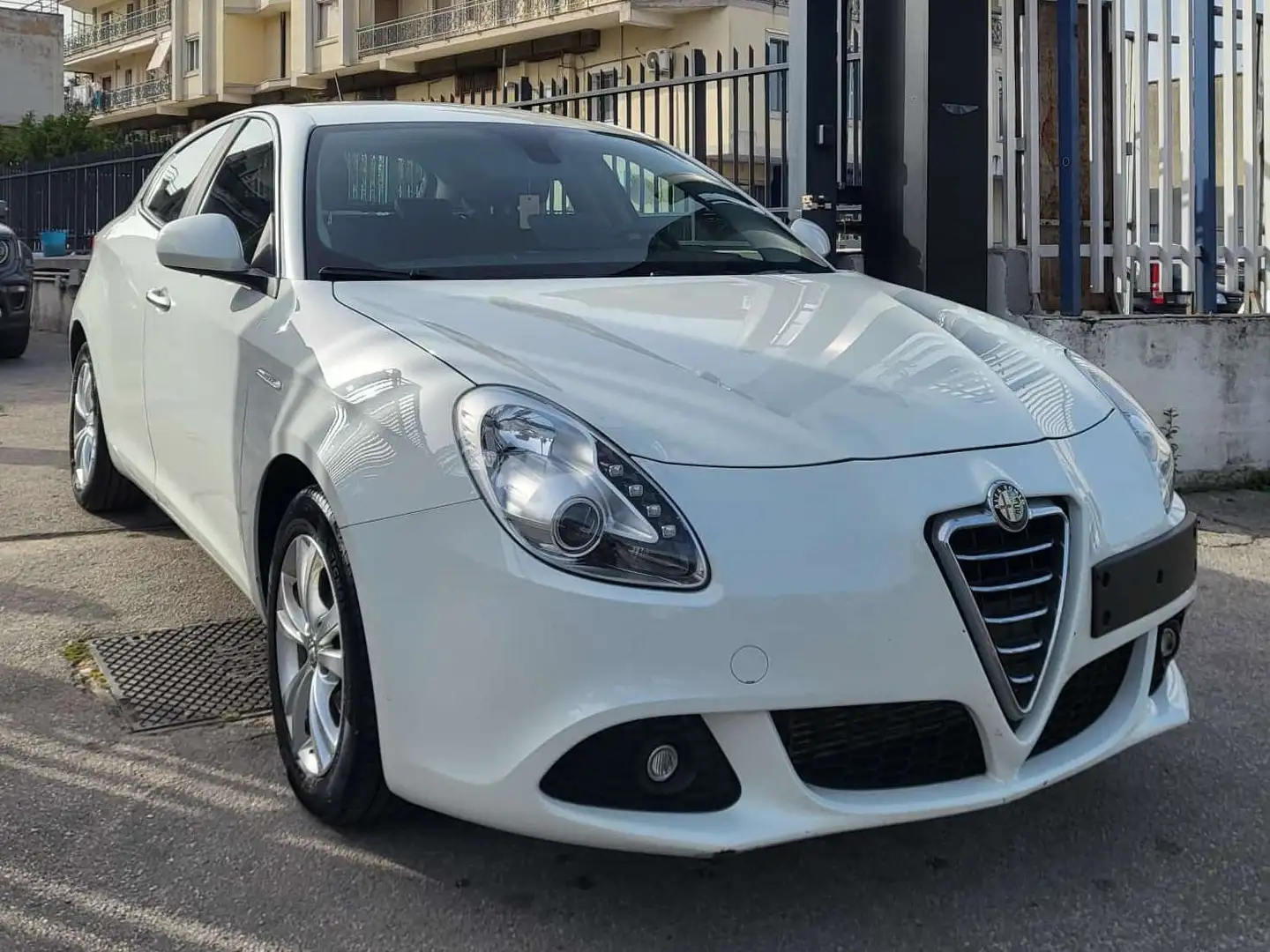 Alfa Romeo Giulietta 1.6 jtdm(2) Distinctive Bílá - 1