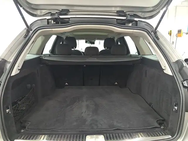 Mercedes-Benz C-Class view 7