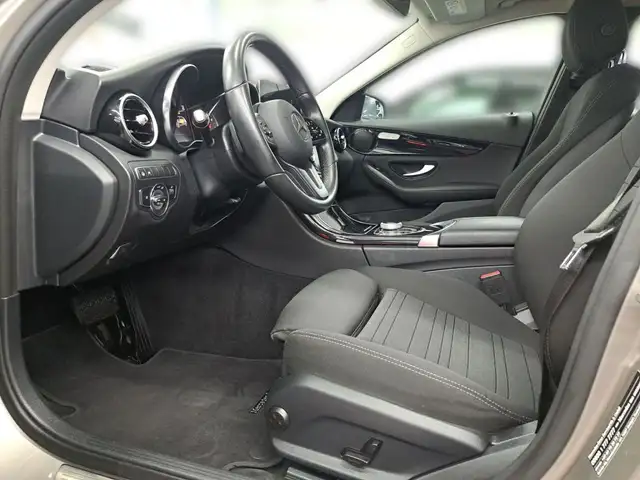 Mercedes-Benz C-Class view 9