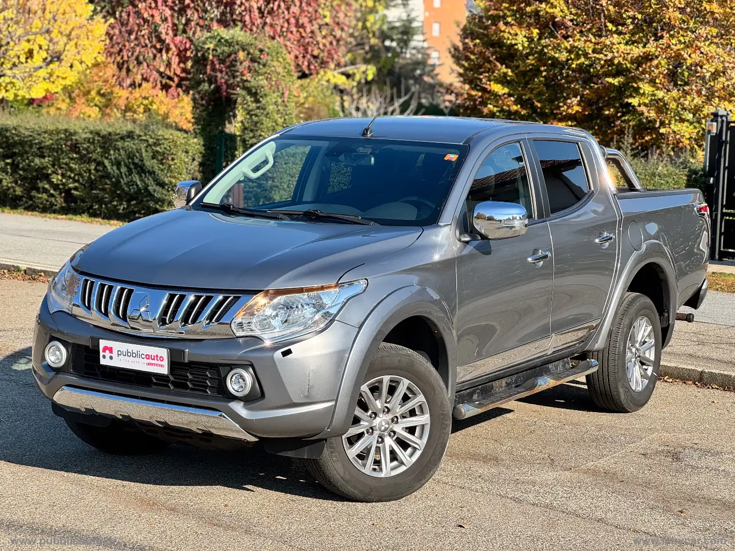 Mitsubishi L200 2.4 DI-D/181CV DC Intense Hp Mivec Grijs - 1