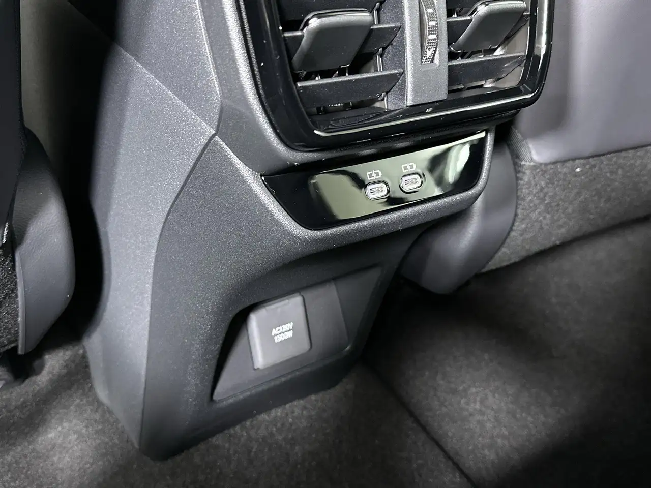 Lexus RZ снимка Lexus RZ