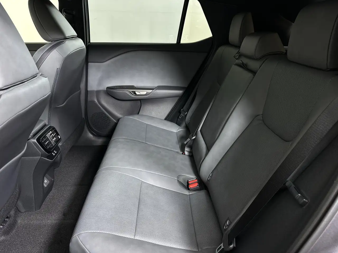 Lexus RZ снимка Lexus RZ