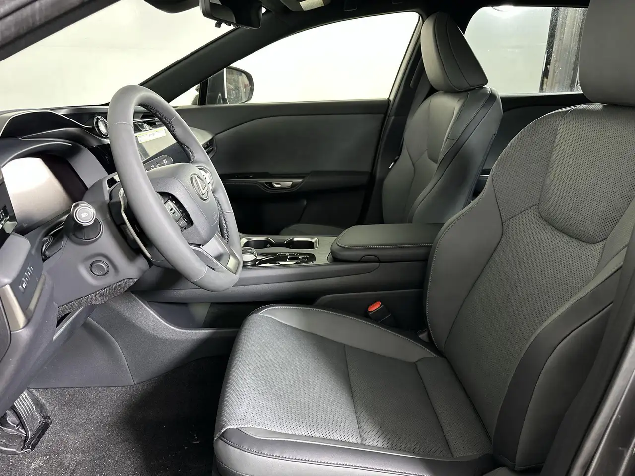 Lexus RZ снимка Lexus RZ