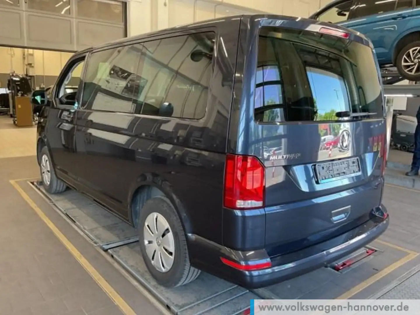 Volkswagen T6.1 Multivan 2.0 TDI KR Family AHK ACC STHZG Kl Blau - 2