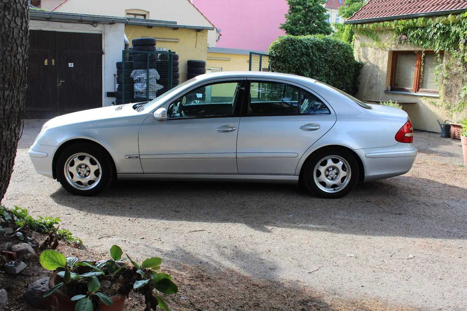 Mercedes-Benz E 200 CDI CLASSIC*TÜV NEU* Argent - 2