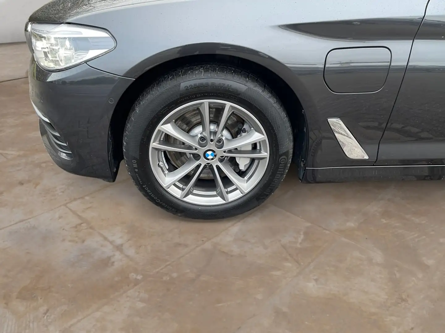 BMW 530 e Limousine + GARANTIE Grau - 2