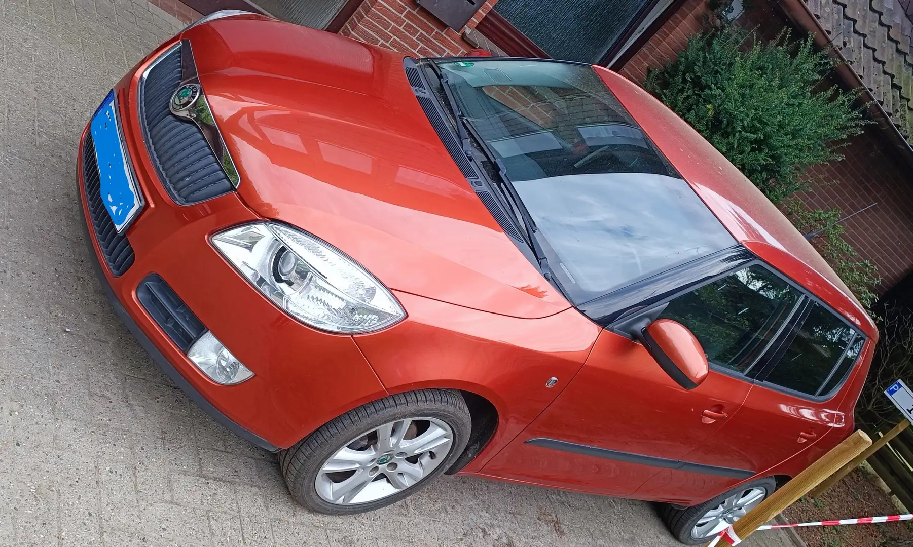 Skoda Fabia 1.4 16V Ambiente Naranja - 2