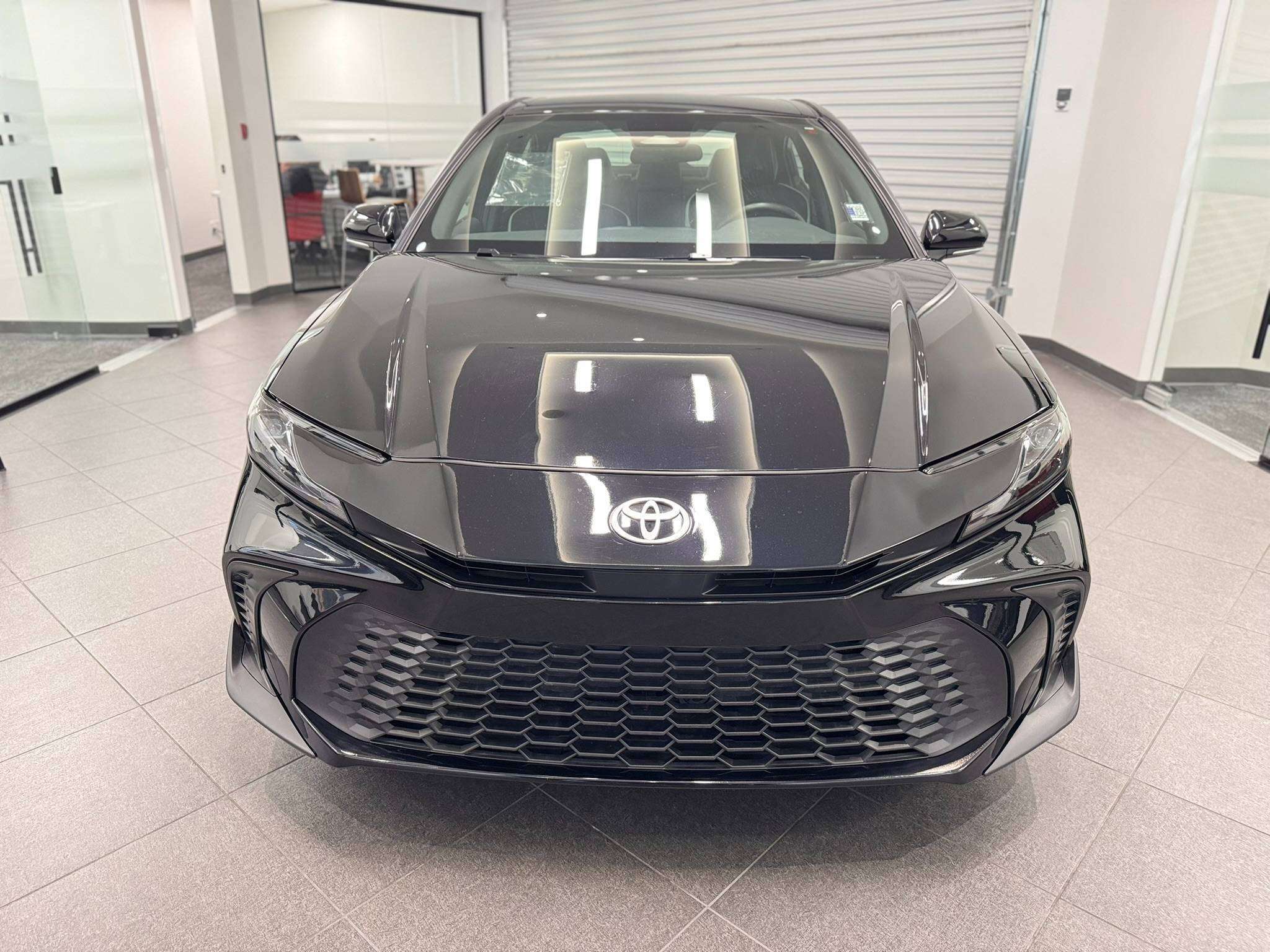 2025 Toyota Camry SE CVT | Premier Hybrid Sedan | Accident-Free — снимка 1
