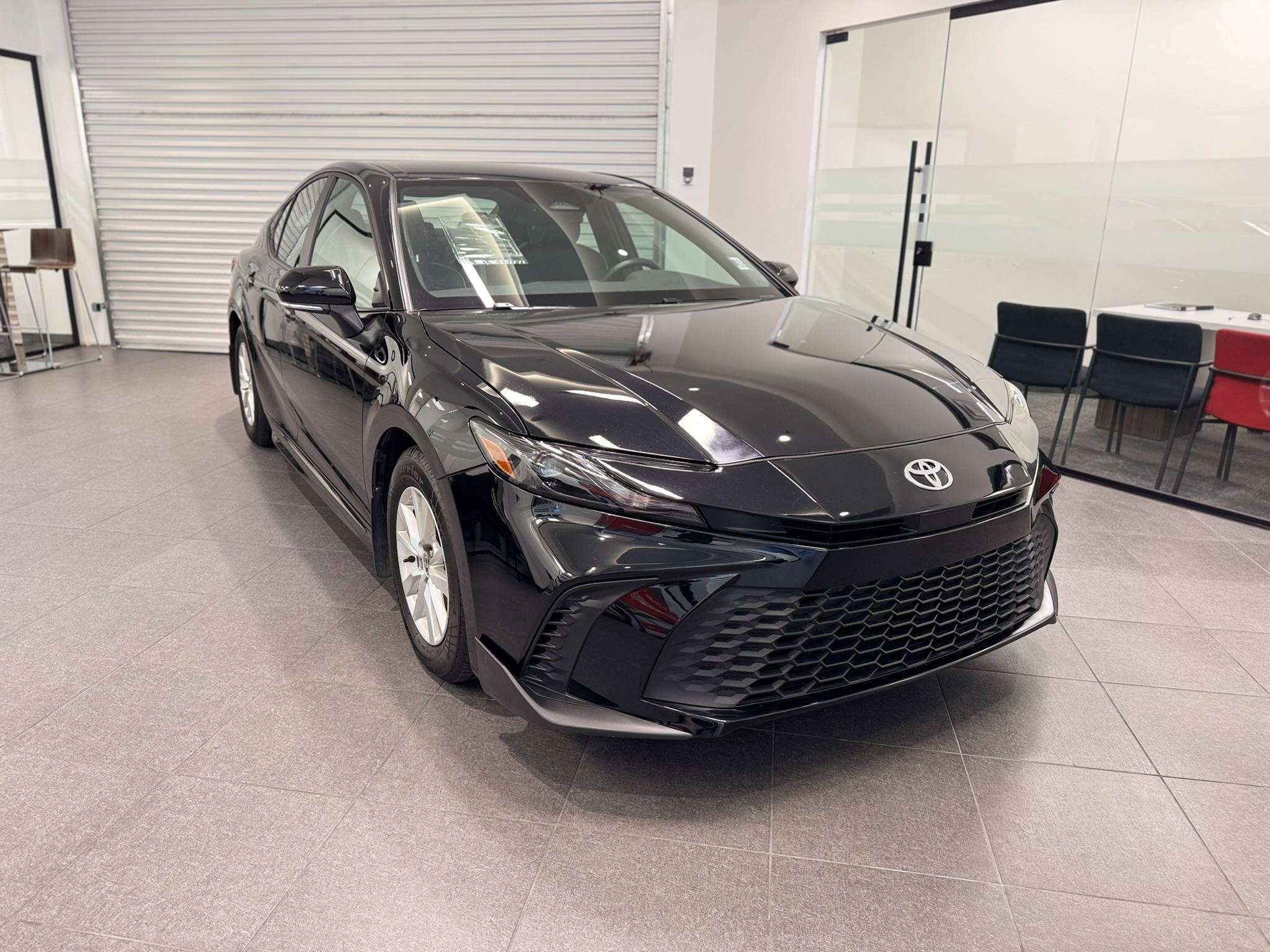 2025 Toyota Camry SE CVT | Premier Hybrid Sedan | Accident-Free — снимка 1