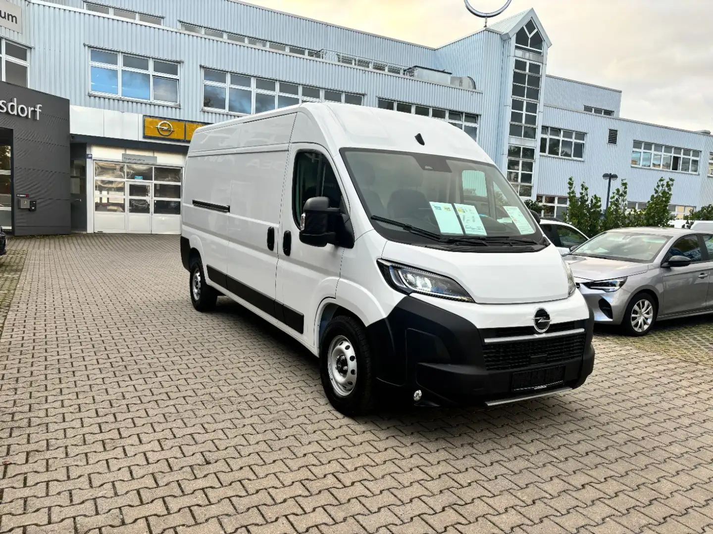 Opel Movano Kasten 2.2 L3H2 3.5t Automatik für 29.990€ Weiß - 2