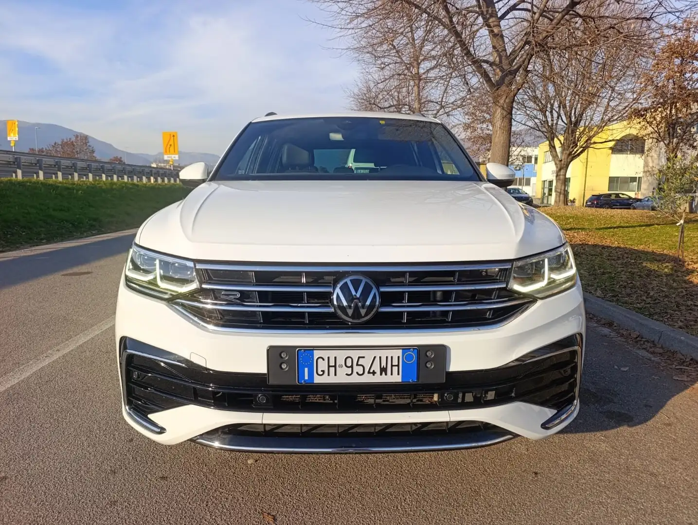 Volkswagen Tiguan Tiguan 2.0 tdi R-Line 150cv dsg - 2