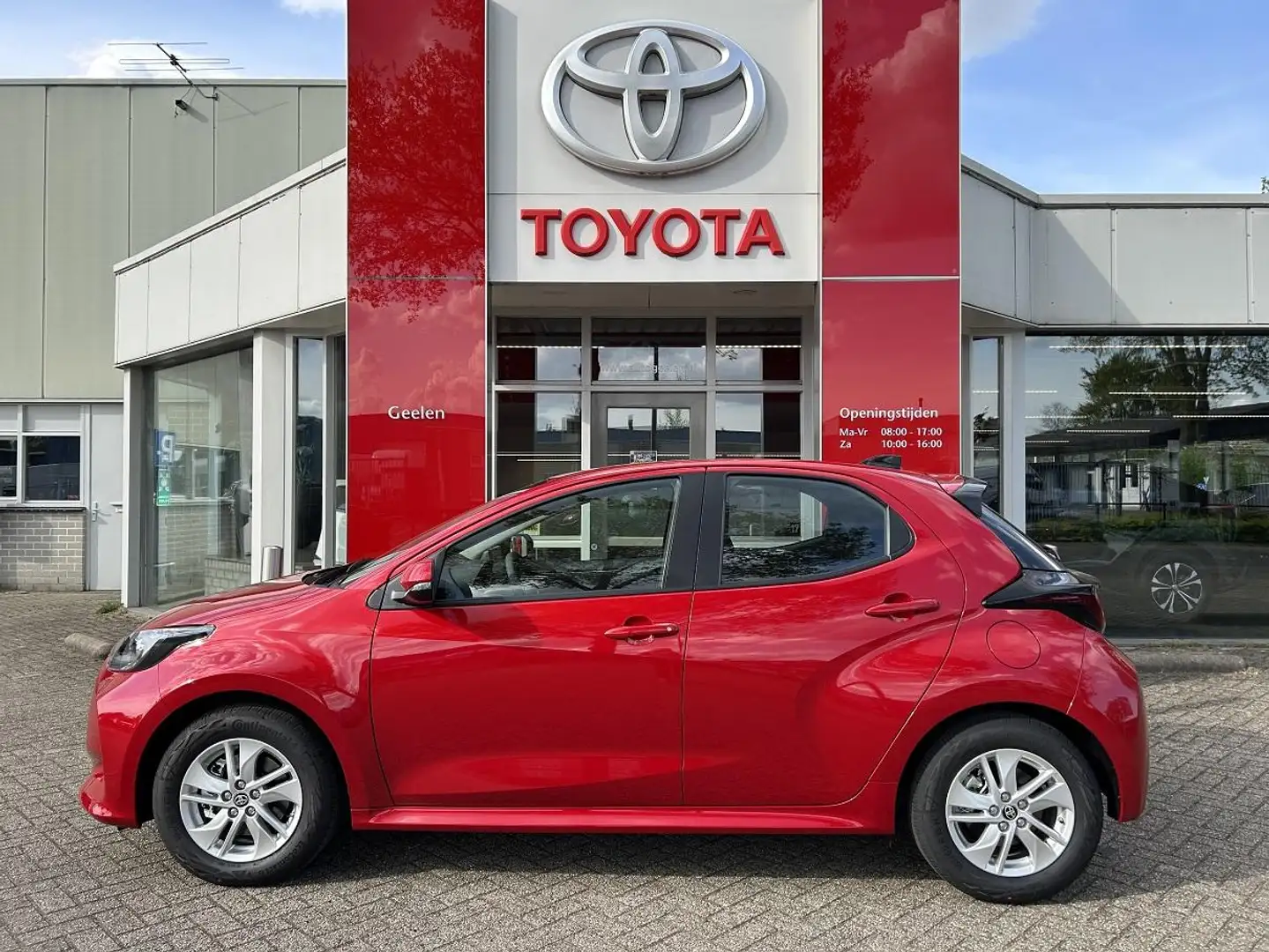 Toyota Yaris 1.5 Hybrid 115 Active | Rijklaar |Apple Carplay | Rood - 2