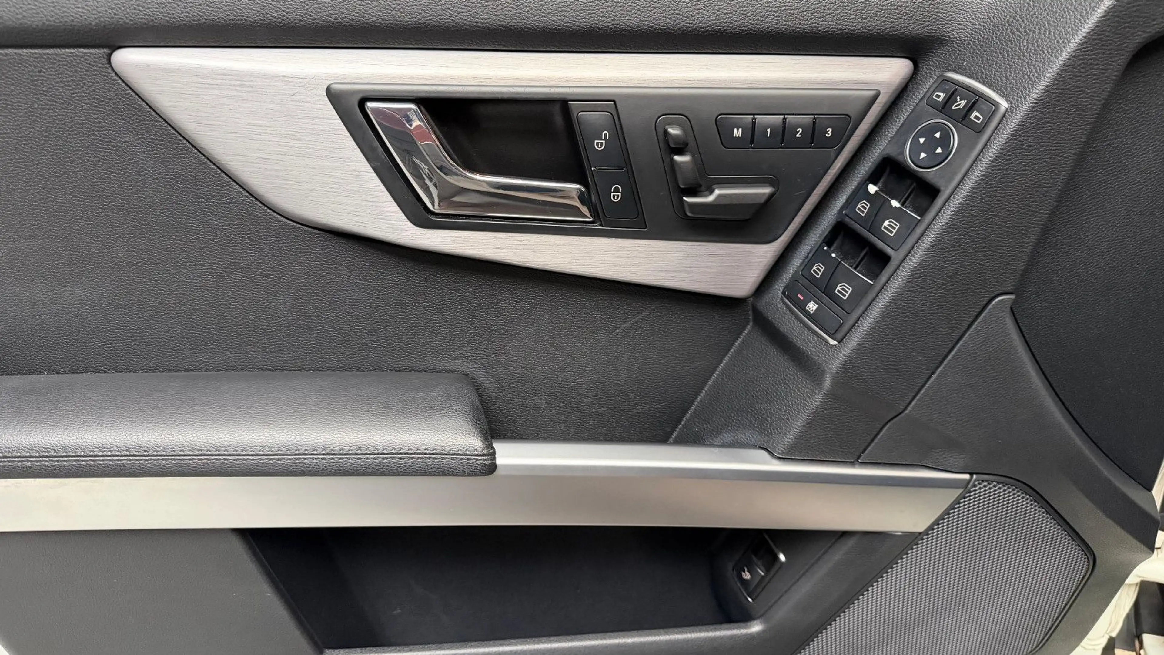 Mercedes-Benz GLK 300 350 4Matic Leder 60TKM Keyless-Go Xenon — photo 13