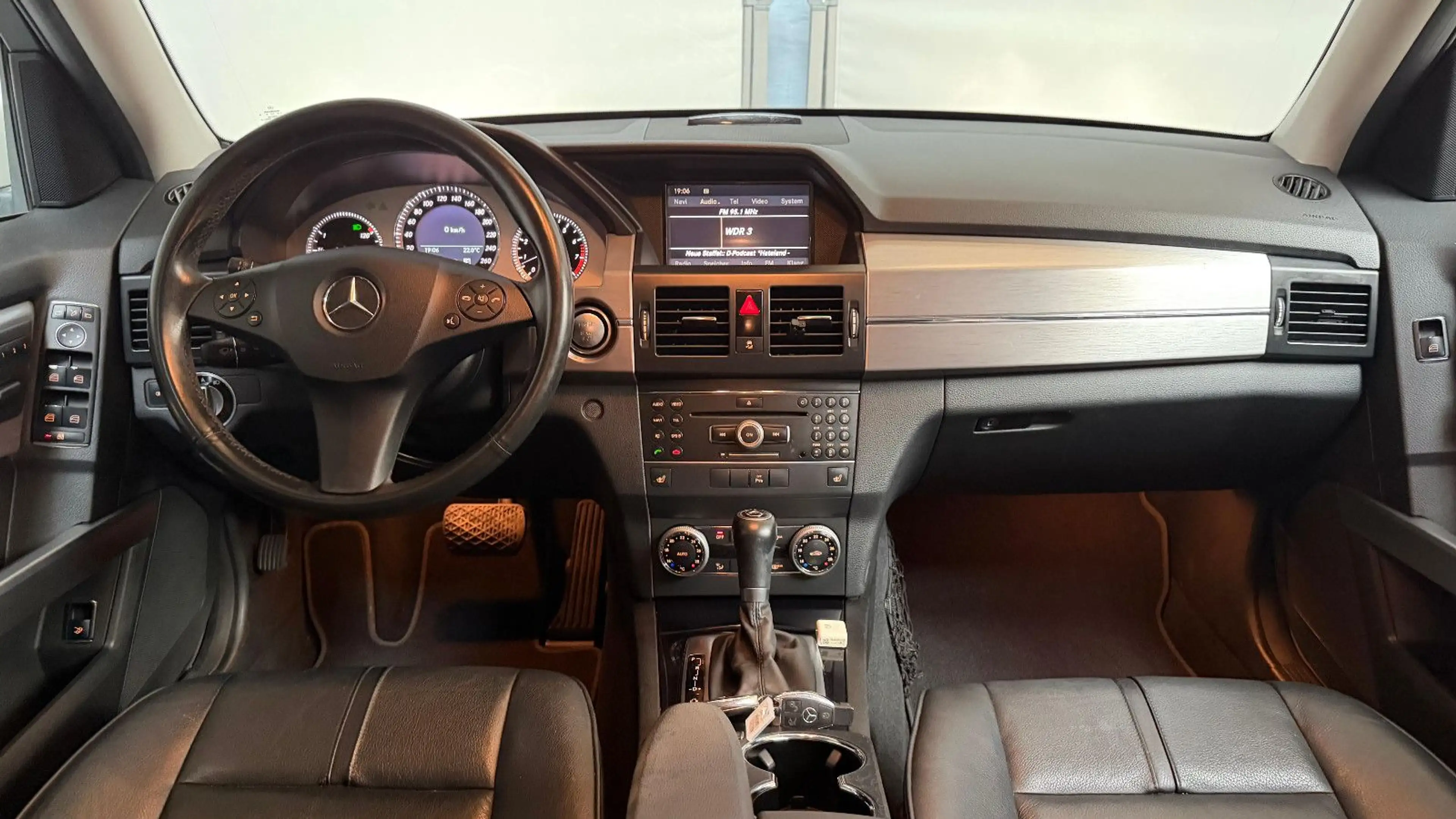 Mercedes-Benz GLK 300 350 4Matic Leder 60TKM Keyless-Go Xenon — photo 15